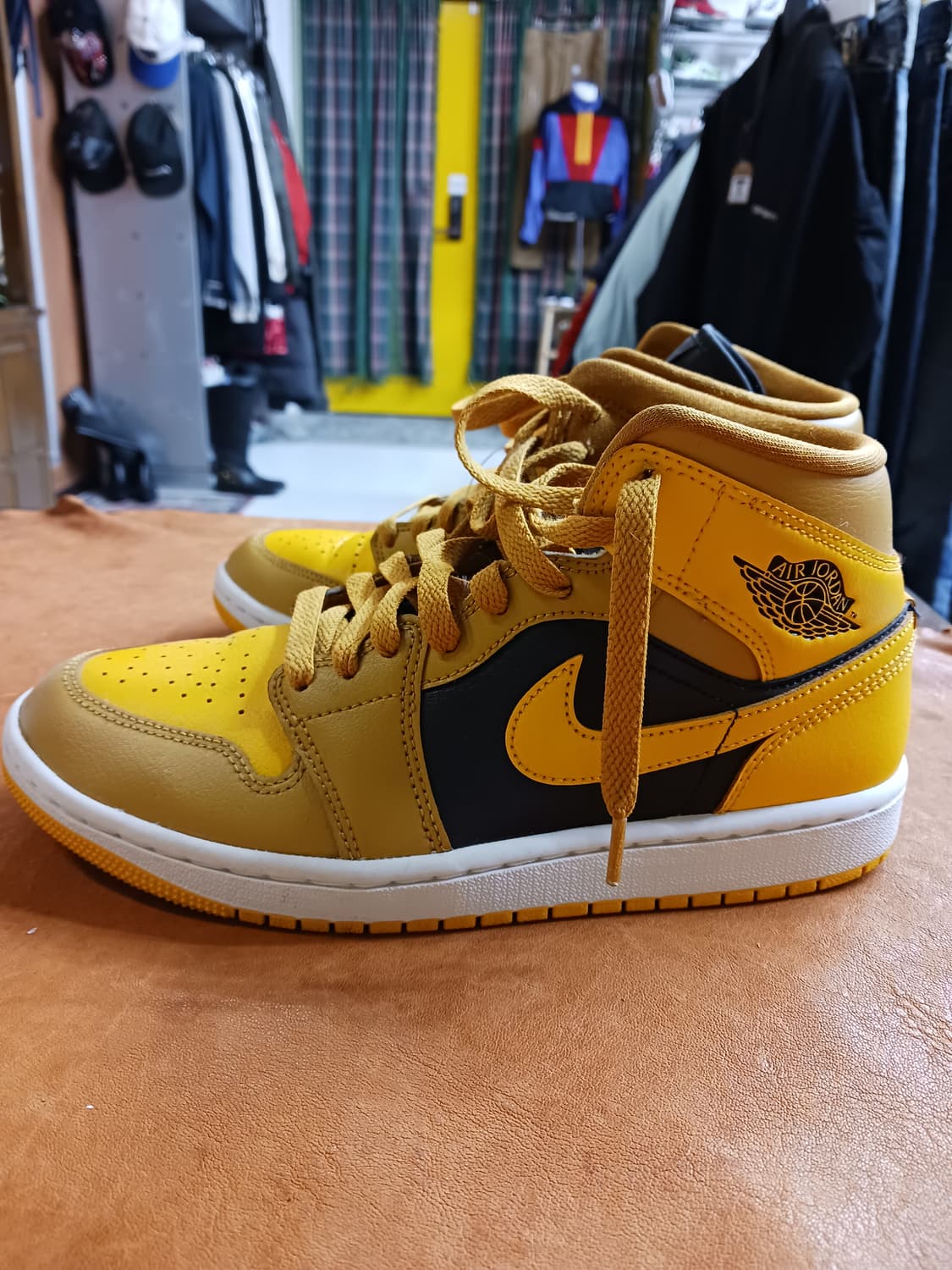 나이키 에어조던 우먼스 1미드 처트니 상품이미지3