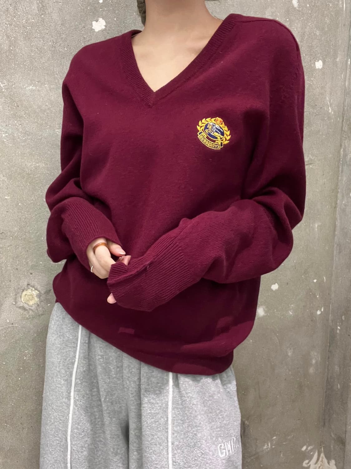 버버리 크레스트 와펜 버건디 램스울 브이넥 니트 상품이미지3