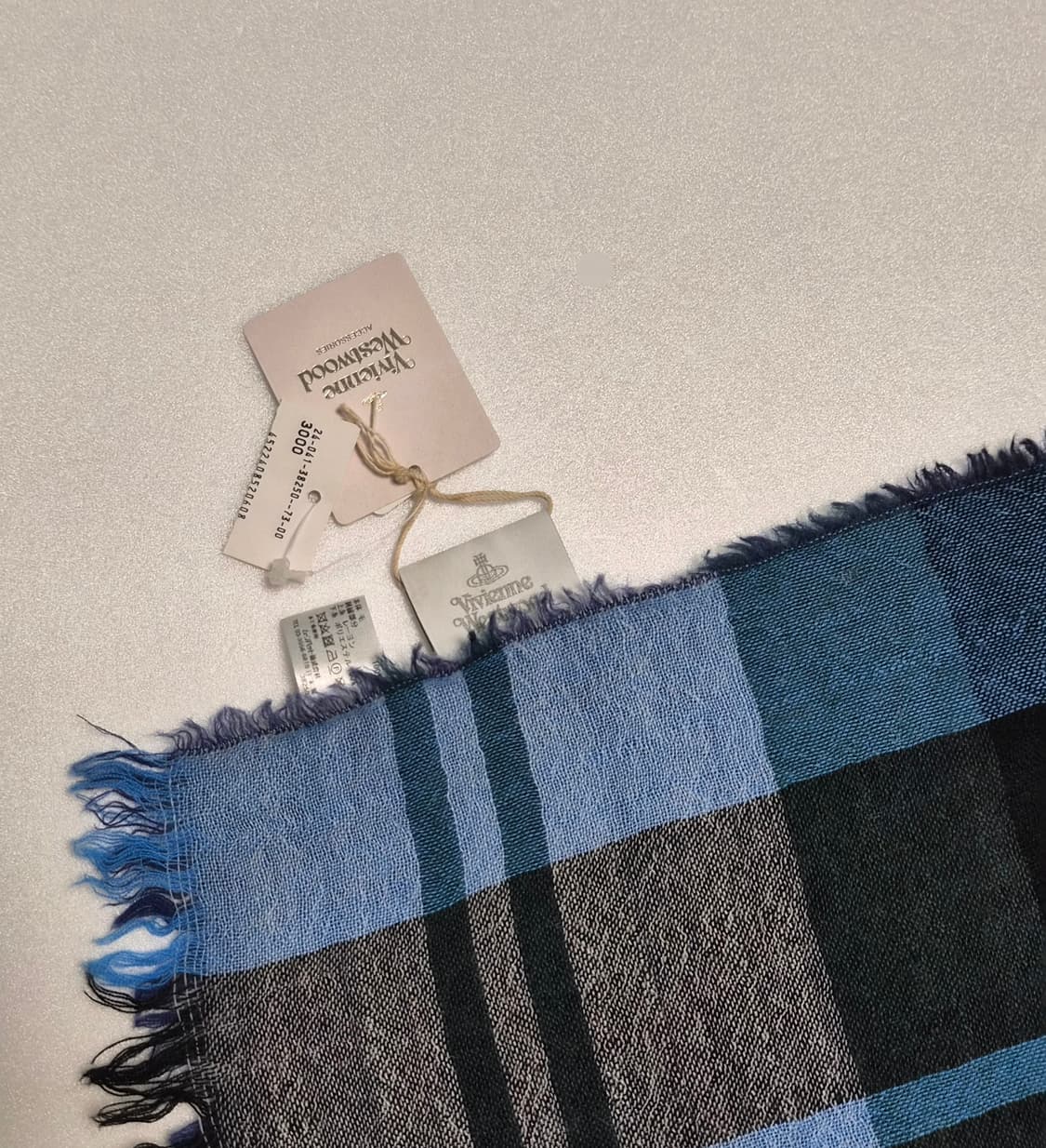 (새상품)비비안웨스트우드 네이비 체크 숄 머플러  상품이미지8