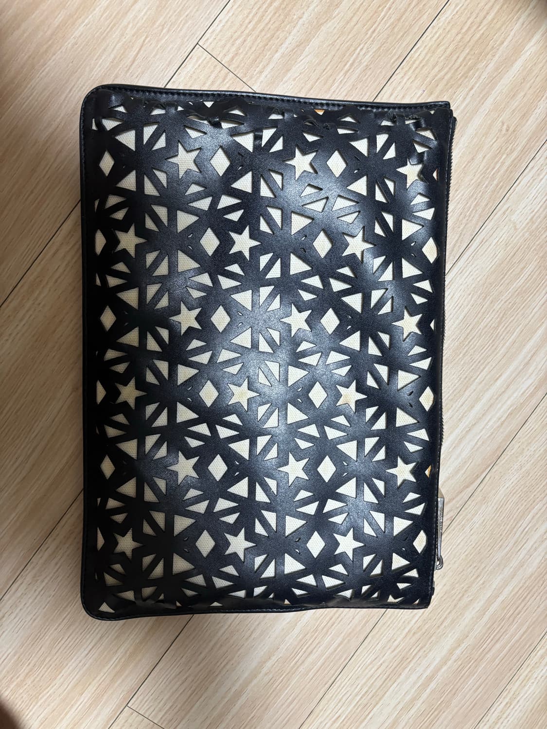 정품)지방시 컷아웃 클러치 블랙 상품이미지1