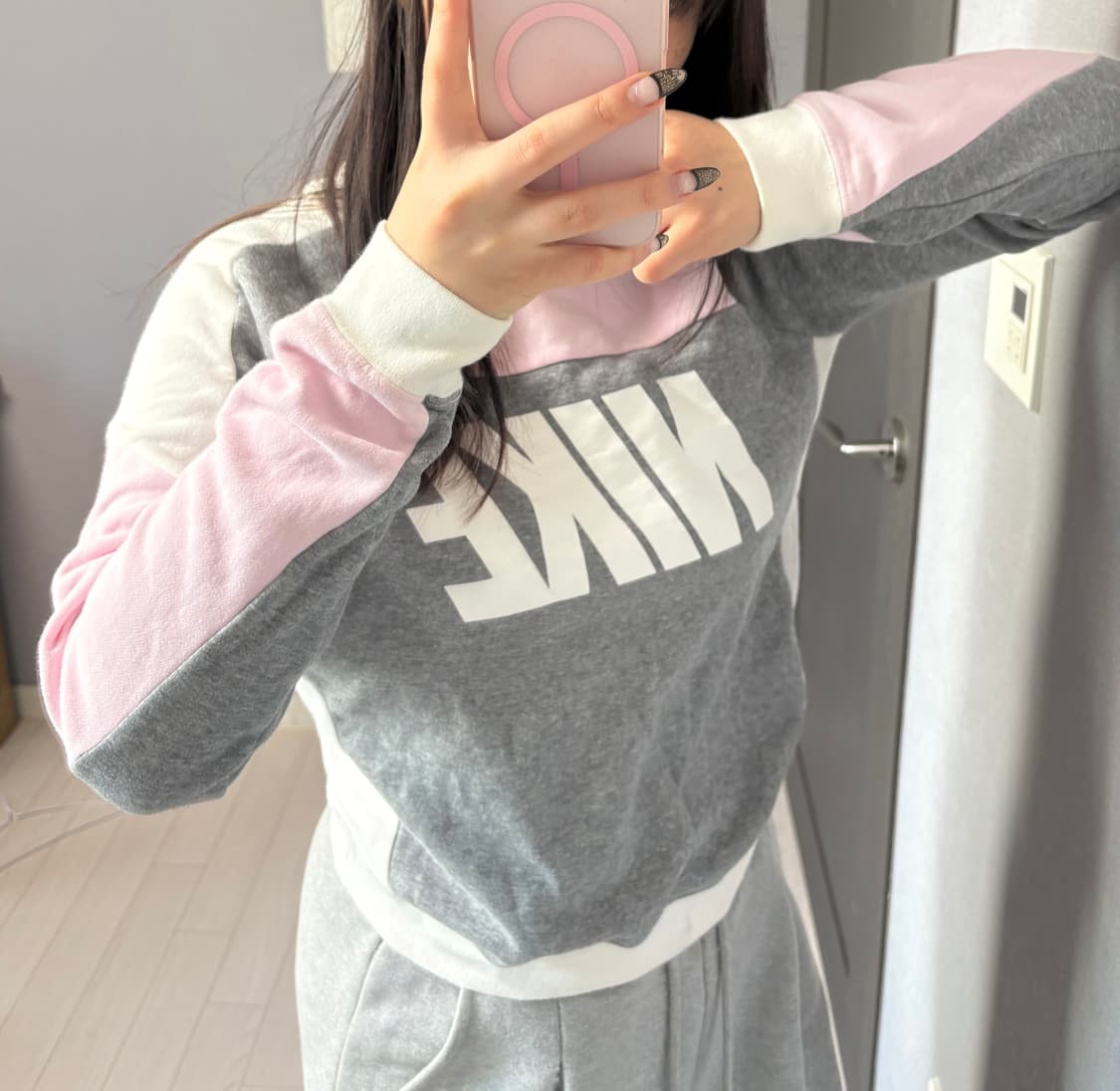 나이키 핑크 그레이 배색 맨투맨 상품이미지1