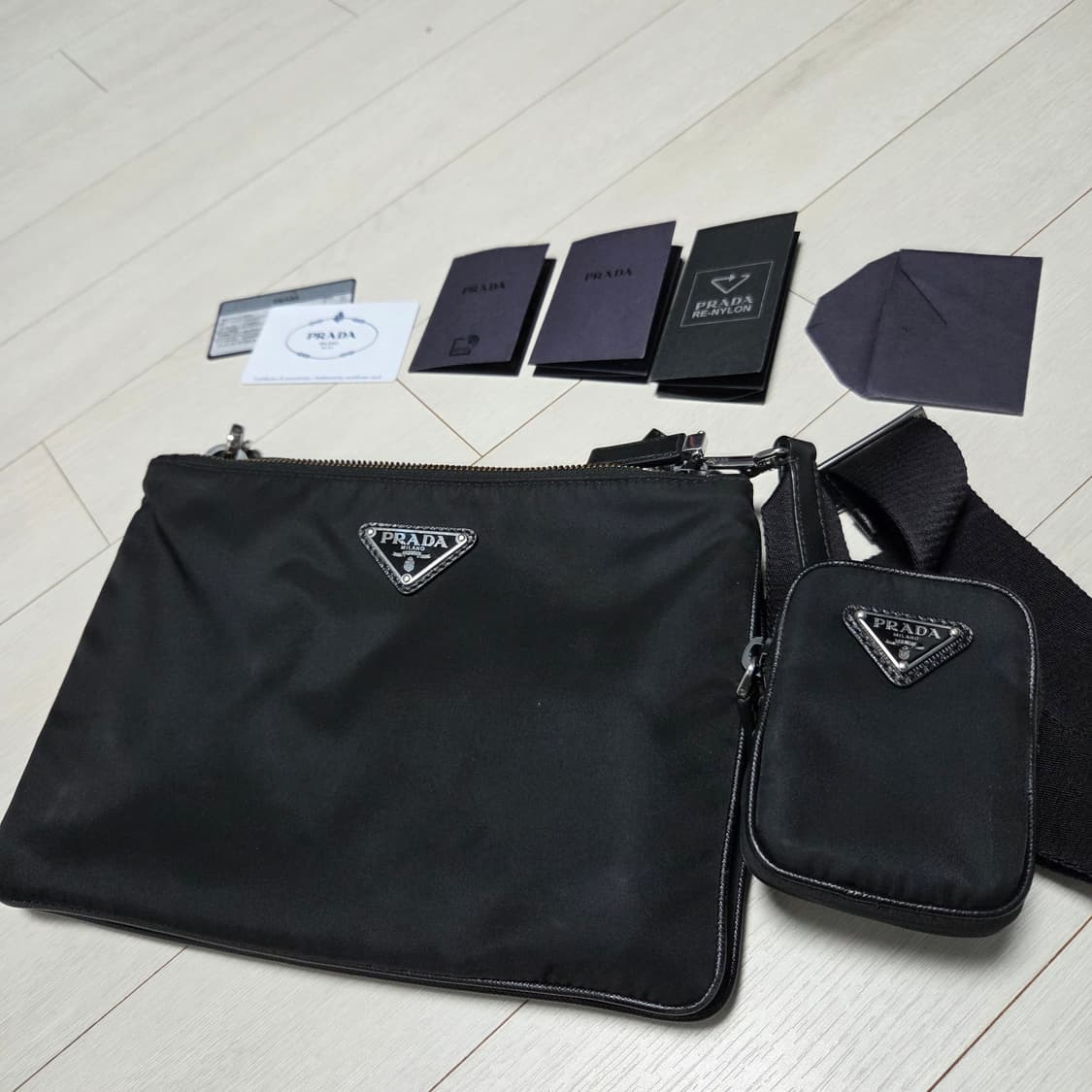 프라다 리나일론 포켓 크로스백 (롯데백화점 에비뉴엘 정품) 상품이미지1
