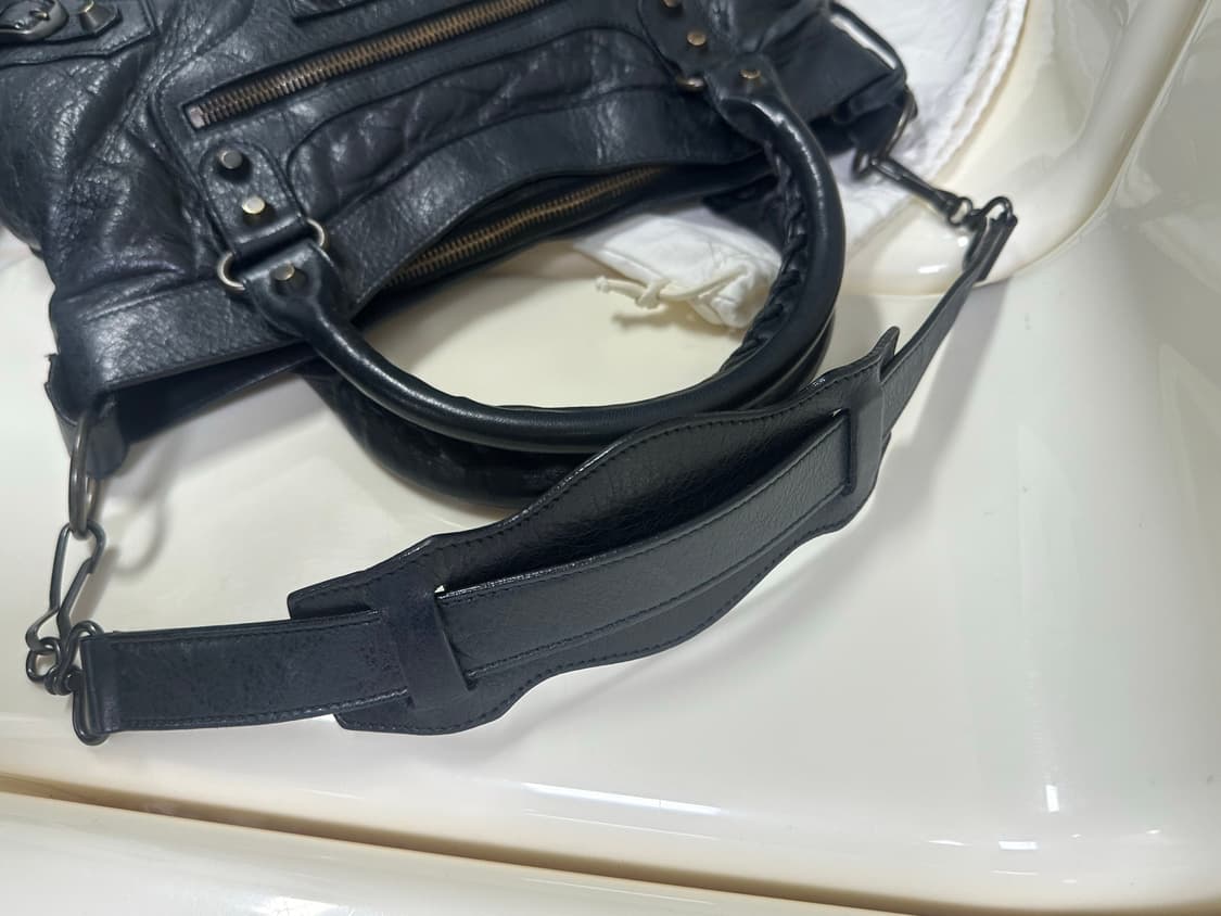 [A 정품] 발렌시아가 시티 모터백 퍼스트 블랙 상품이미지2