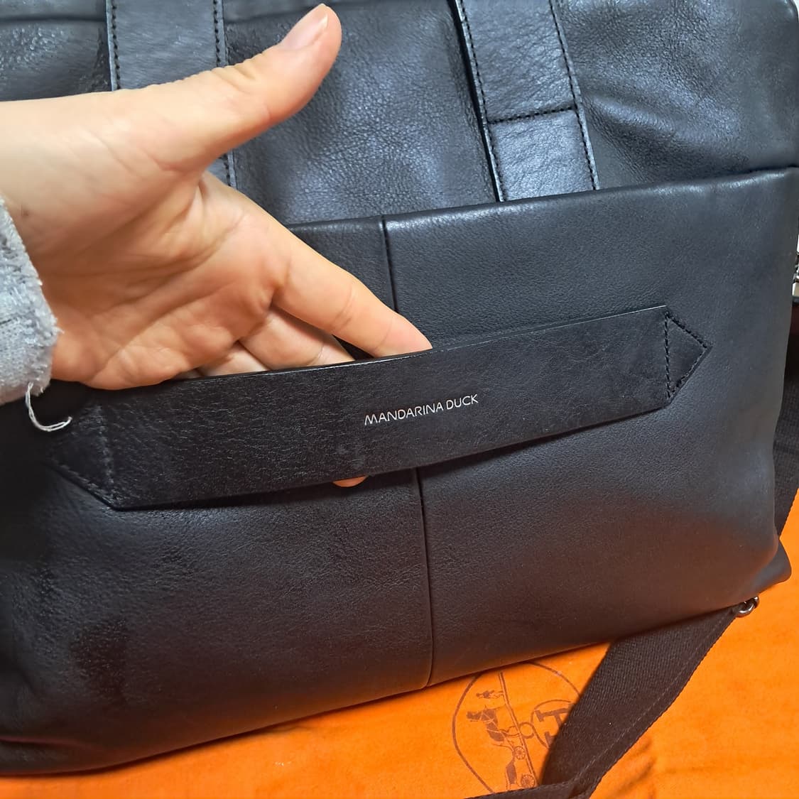 만다리나덕 블랙 가죽 서류 가방 브리프케이스(남녀공용 가능) 상품이미지3