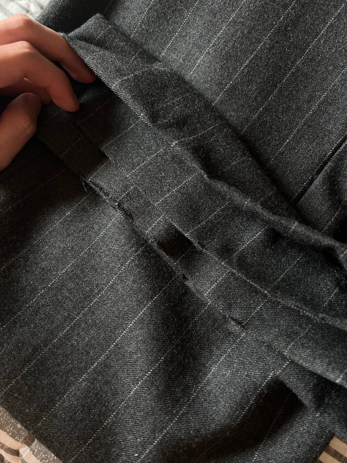 타일레 카나비 플레어 울 트라우저 슬랙스 다크그레이 스트라이프 상품이미지3