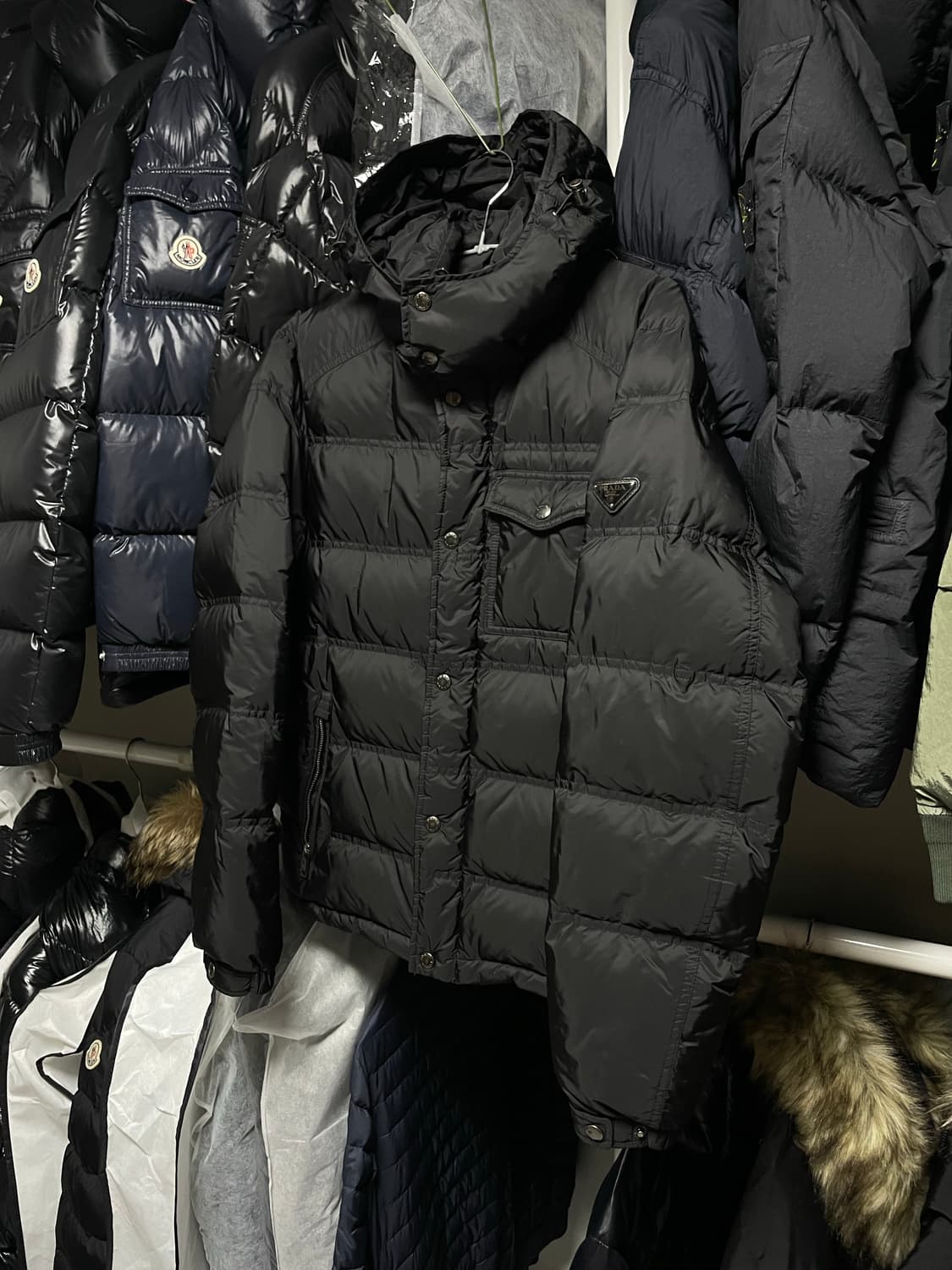 [48사이즈] 프라다 남성 삼각 로고 다운 패딩 자켓 상품이미지2