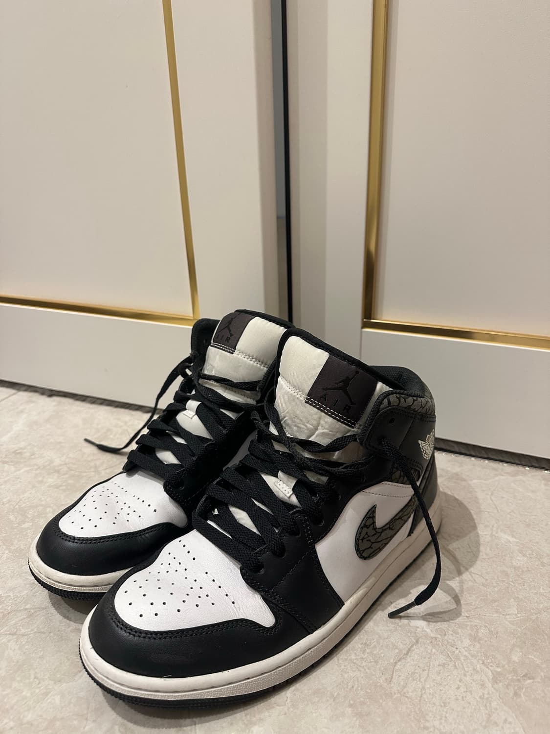나이키 에어 조던1 미드 화이트 블랙 컬러 260 상품이미지1