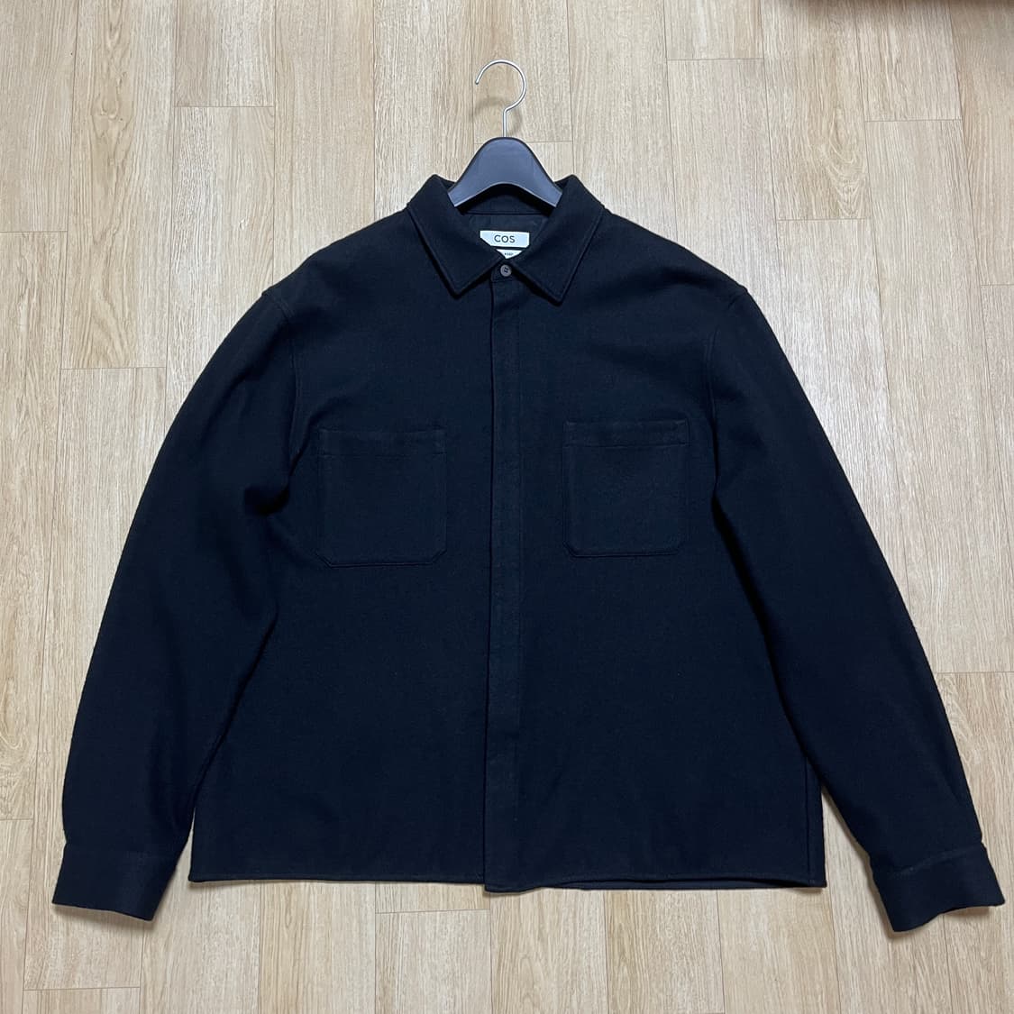[L] COS 코스 릴렉스드 보일드 울 오버 셔츠 블랙 상품이미지4