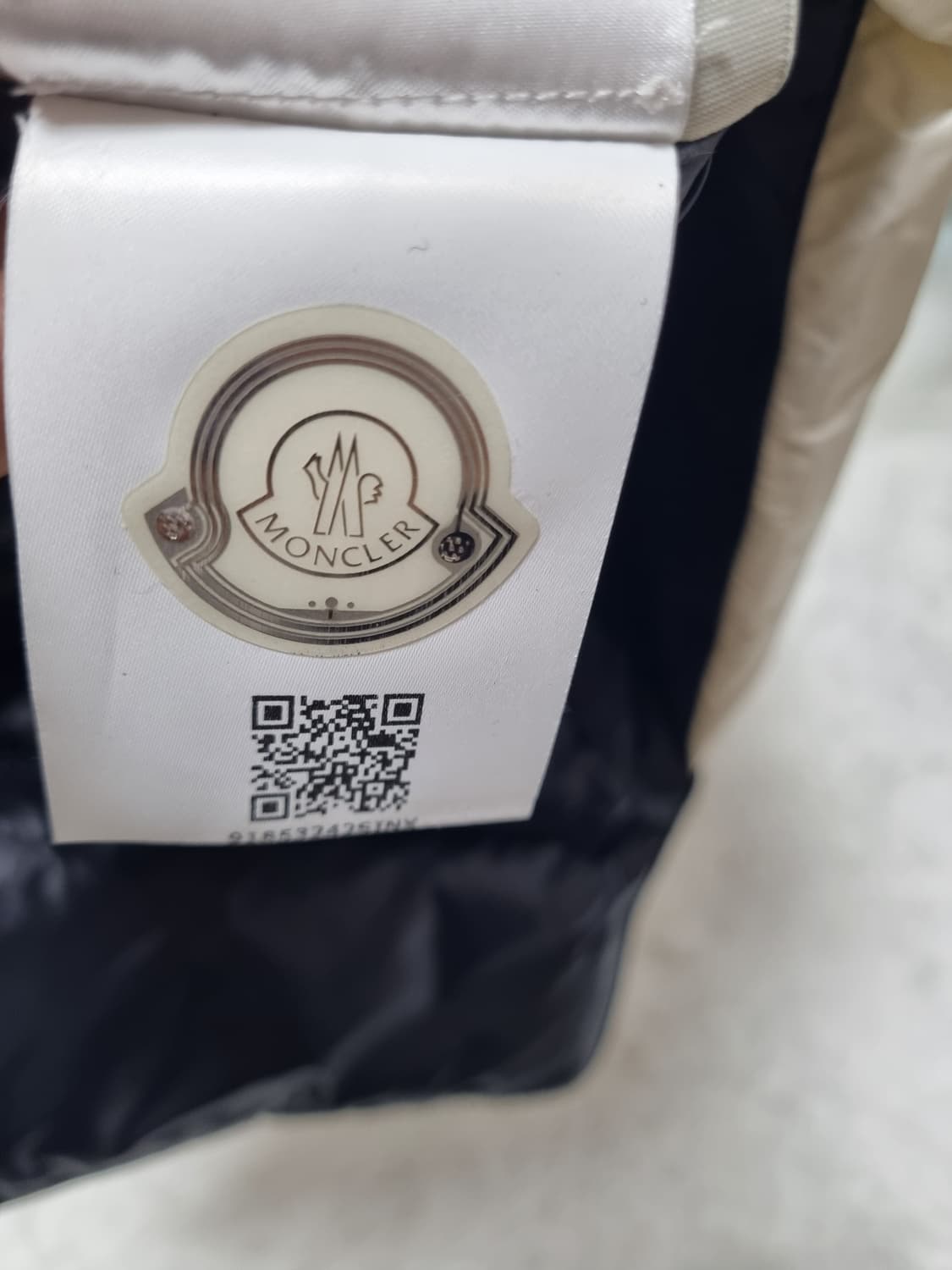 정품) 몽클레어 패딩 클러치   상품이미지8