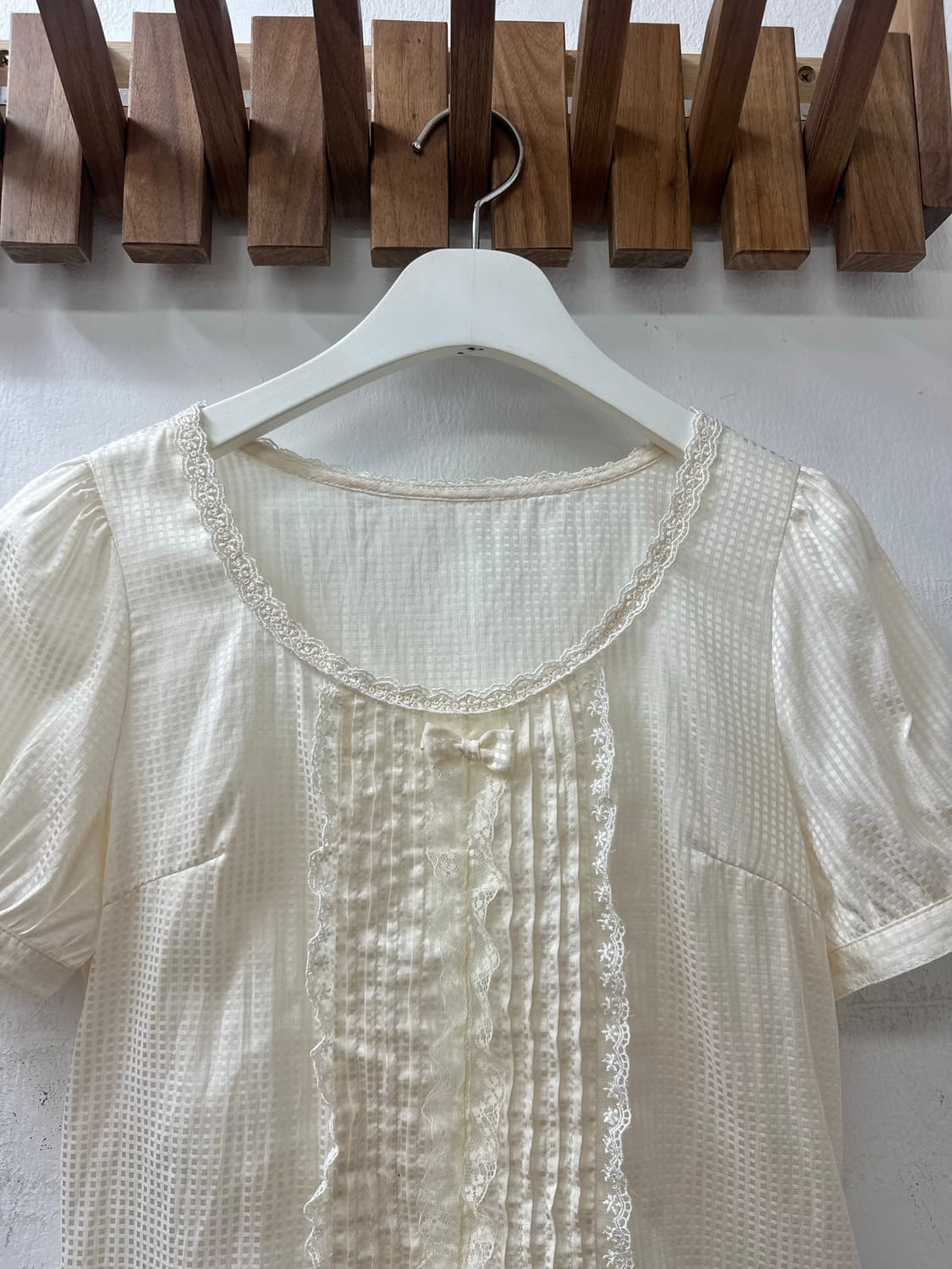 일본빈티지 Layla Rose 레이스 트리밍 핀턱 디테일 리본 블라우스 상품이미지2