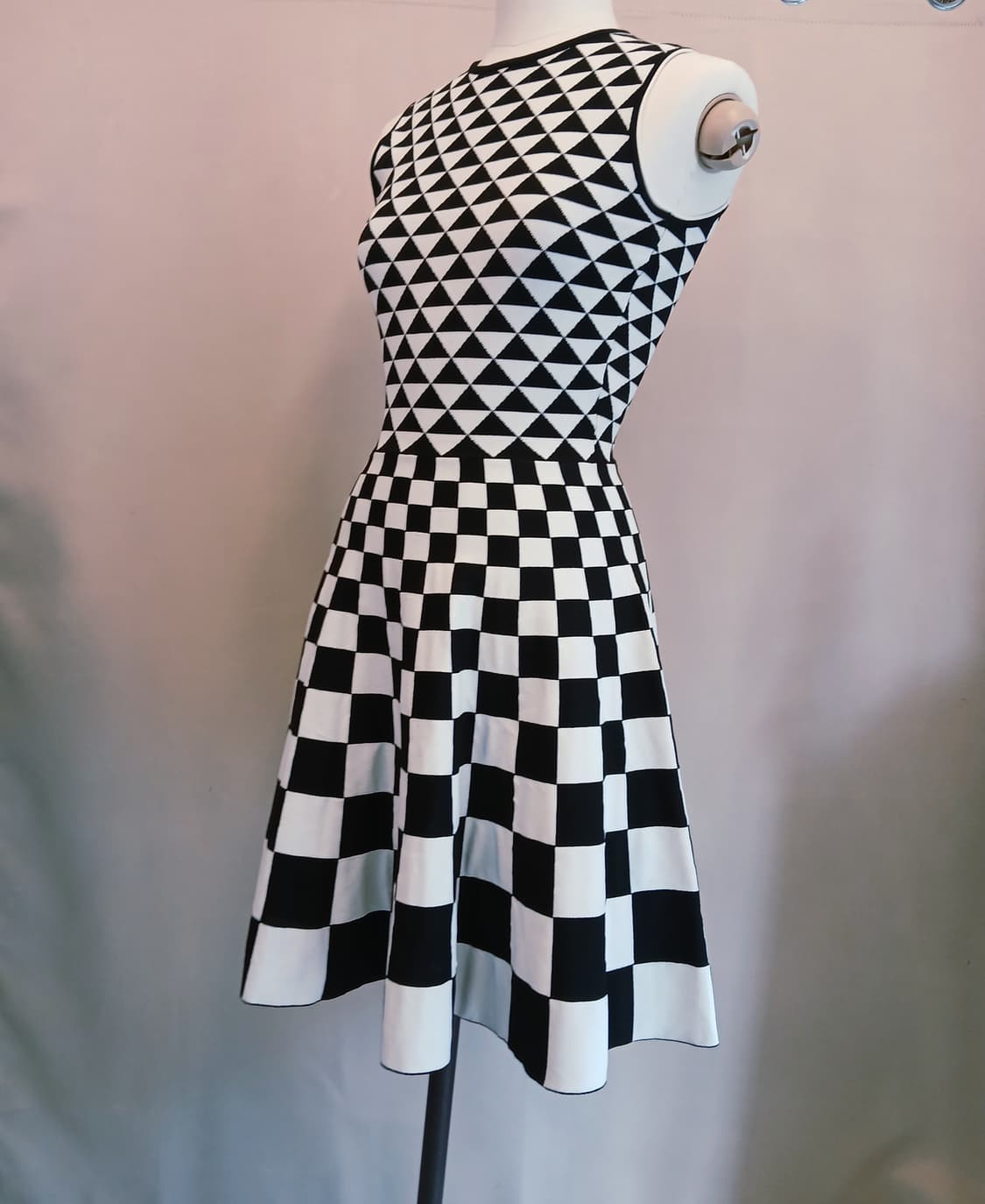 [TED BAKER]블랙&화이트 플레어 니트 원피스 상품이미지2