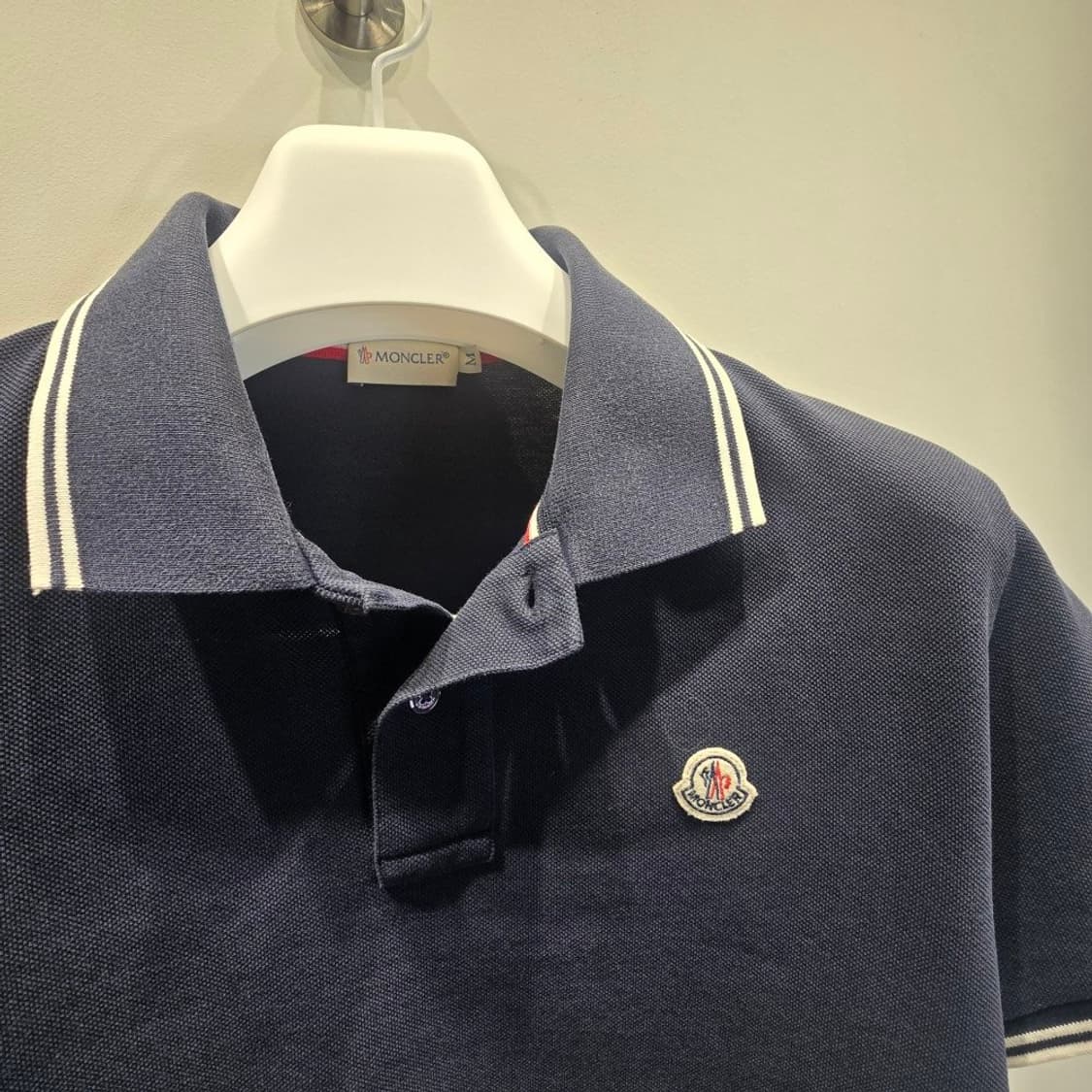 [중고/정품] 몽클레르 로고 패치 폴로 셔츠 M 상품이미지3