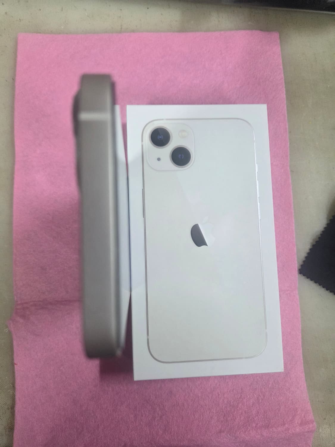 아이폰13 화이트 상품이미지8