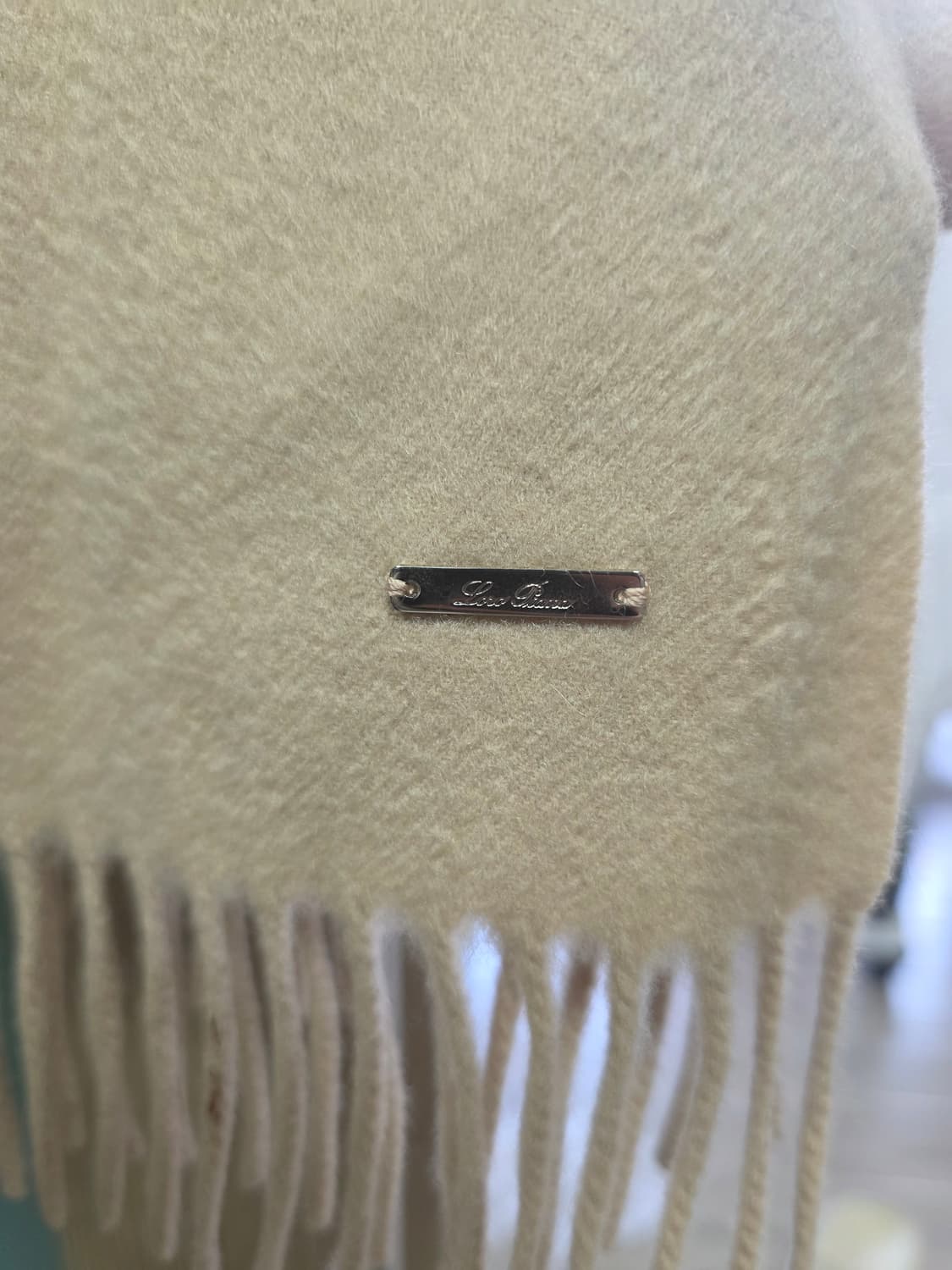 로로피아나 캐시미어 머플러 베이지 / 착용 5회 미만 / 박스포함 상품이미지1