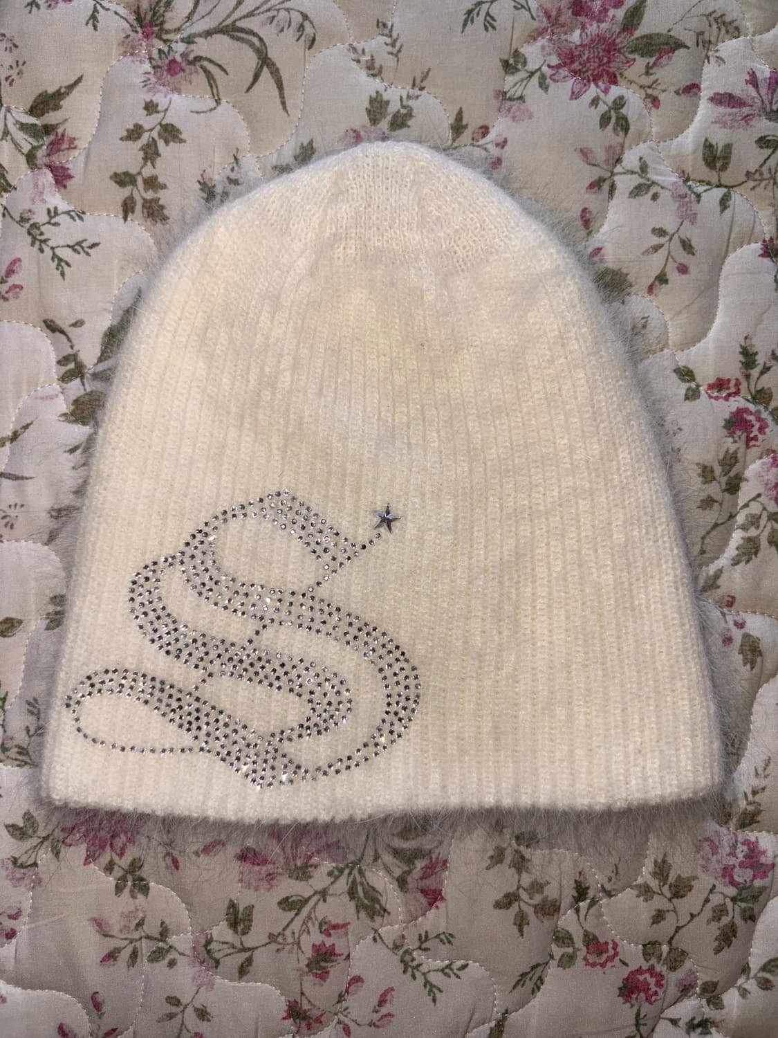 사우다지클럽 S 로고 핫픽스 앙고라 비니 아이보리 상품이미지1