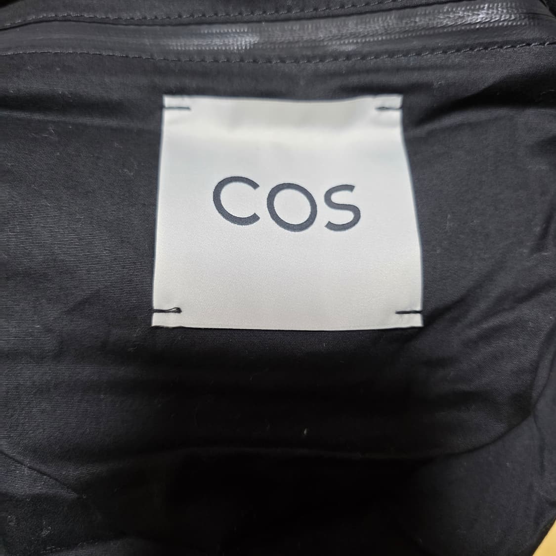 새상품) cos 나일론 크로스바디백 블랙 상품이미지7