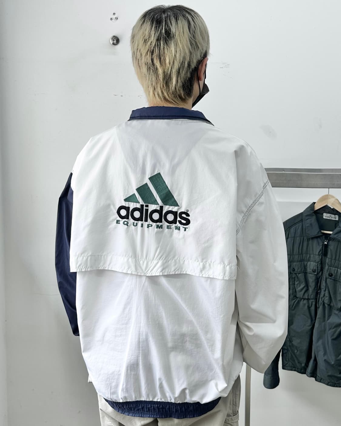 아디다스 이큅먼트 90‘s 빅 엠브로이드 윈드브레이커 상품이미지4