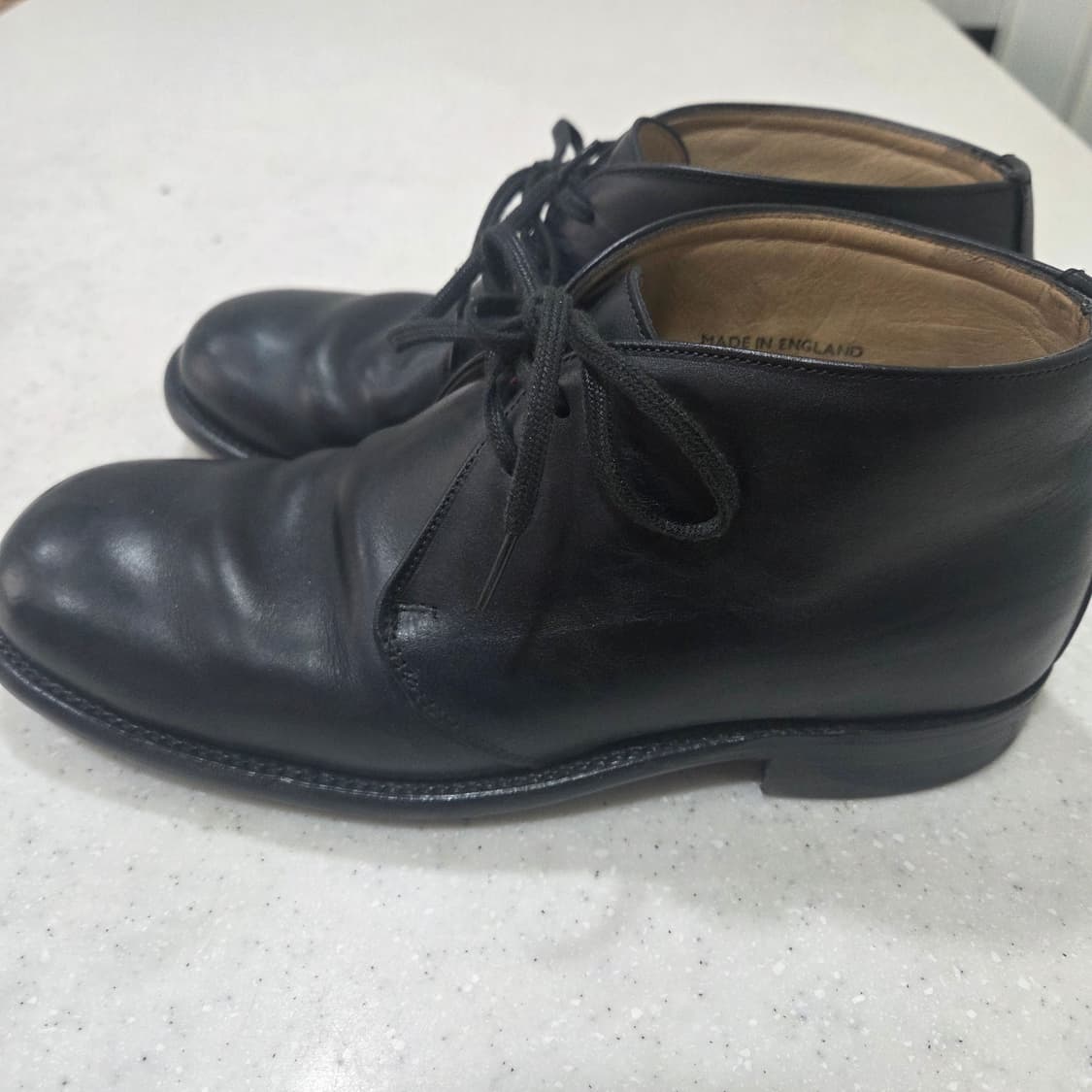 샌더스 BLACK WAXY LEATHER B.G.S CHUKKA BOOT 상품이미지3