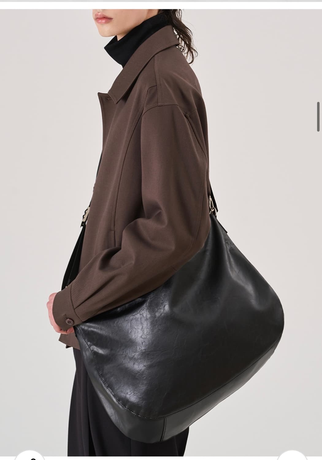 (새상품) 레더리 크랙드 크로스백 [BLACK] 판매 상품이미지7