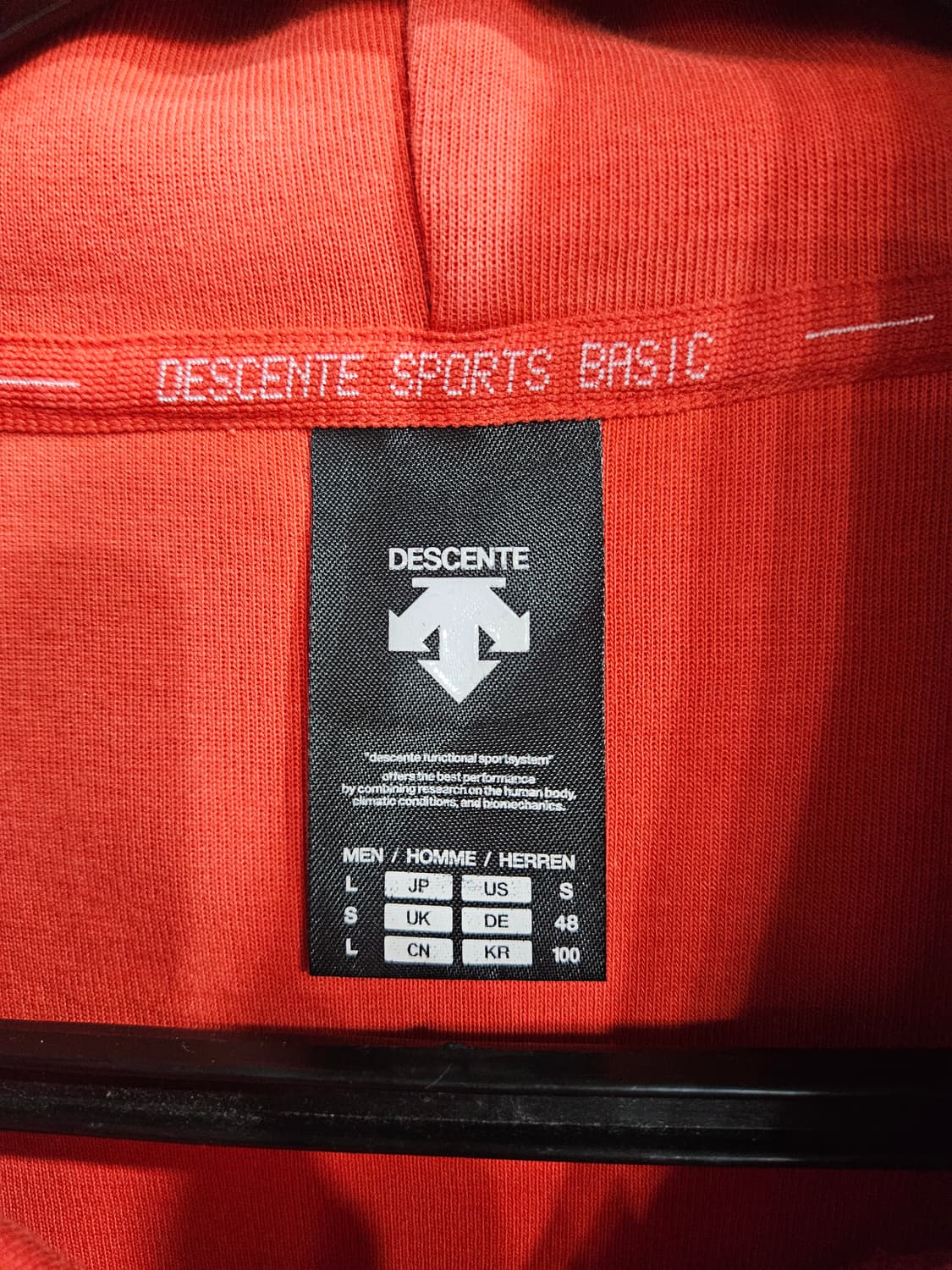 데상트 오랜지컬러 남성 세미오버핏 100 후드티  상품이미지3