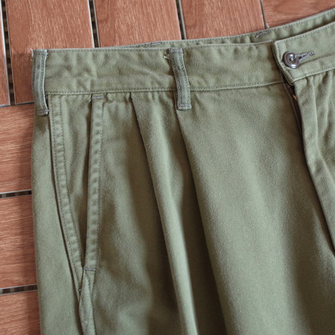 Danton two-tuck chino cotton shorts 상품이미지3