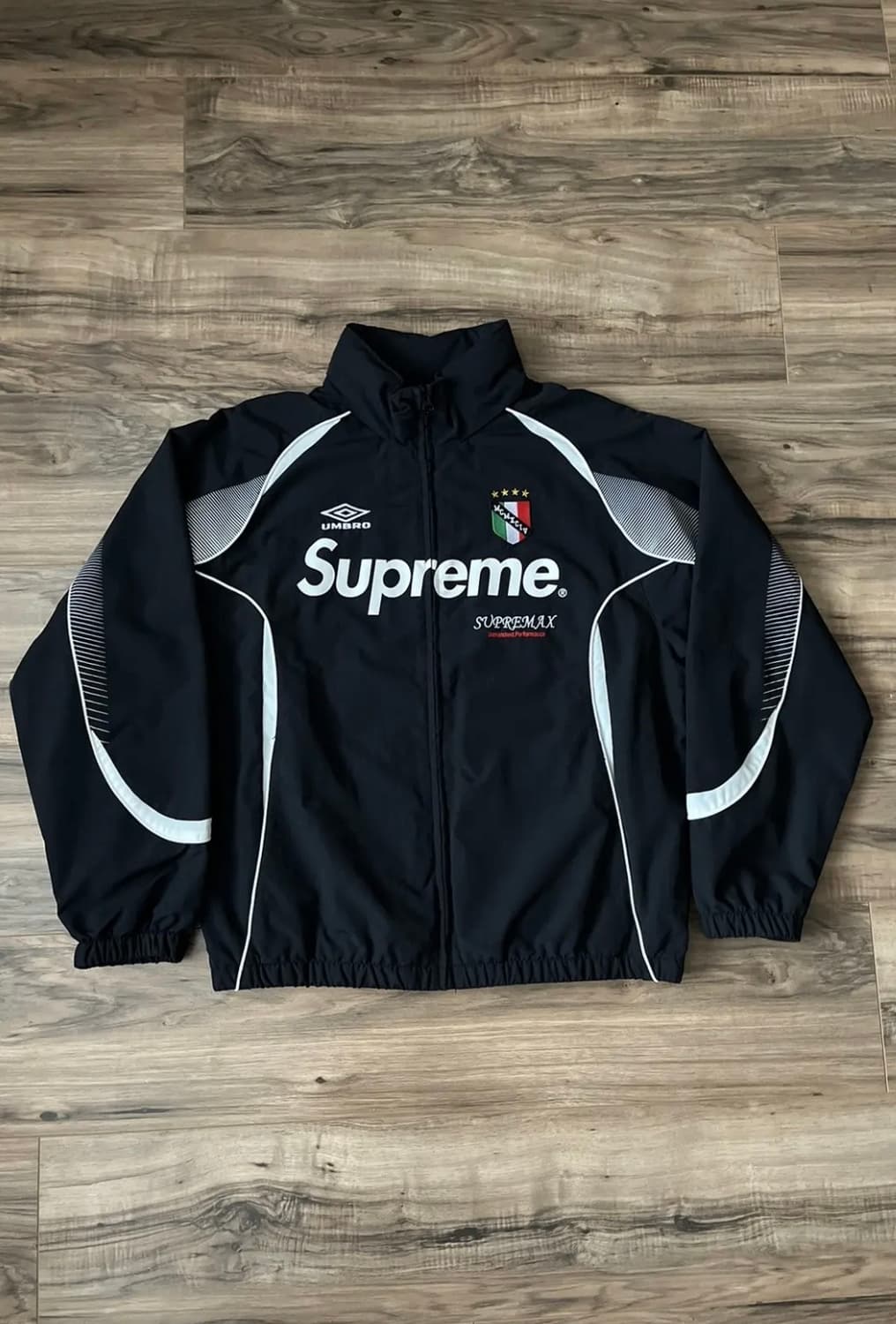 슈프림 x 엄브로 트랙 자켓 블랙 - 22SS 상품이미지2