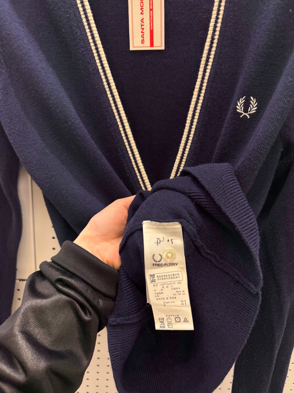 프레드 페리 로렐 로고 브이넥 가디건 U532 상품이미지4