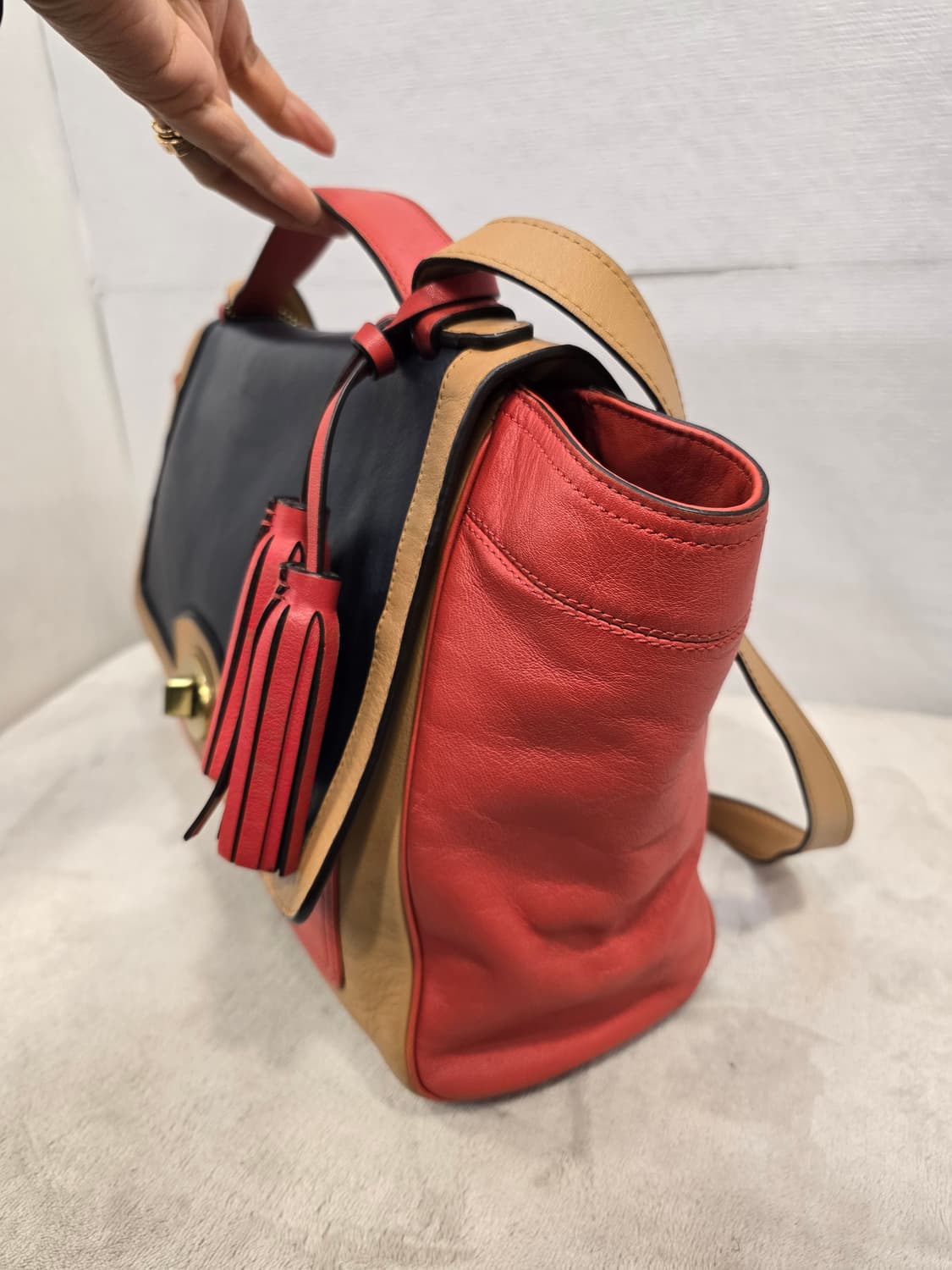 코치 삼색 레더 토트백 숄더백 태슬 장식 가방 상품이미지4