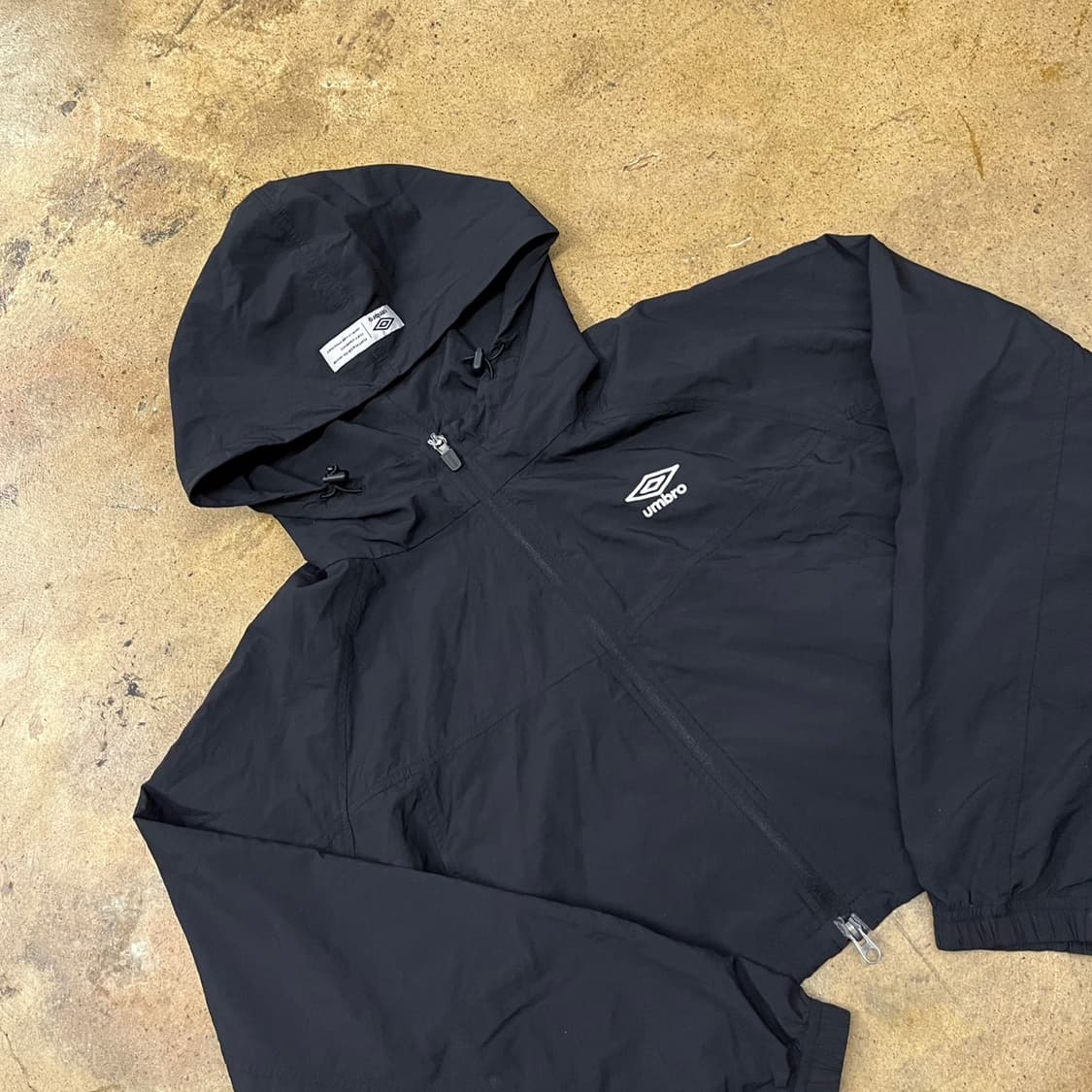 [정품/90] 엄브로 블랙 후드 바람막이 자켓 b18 상품이미지1