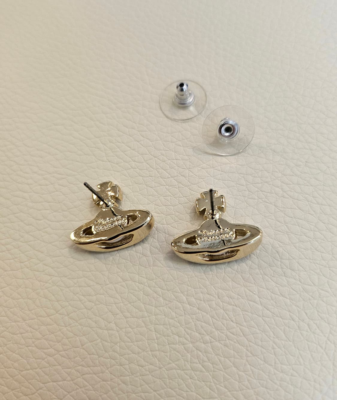 비비안웨스트우드 업사이클링 진주 블랙우주선 귀걸이 상품이미지6