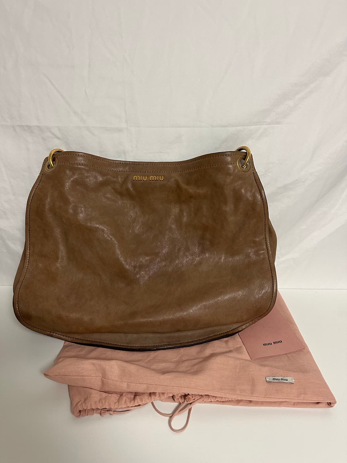 미우미우 나파레더 플랩 호보백 브라운 (OS) 상품이미지1