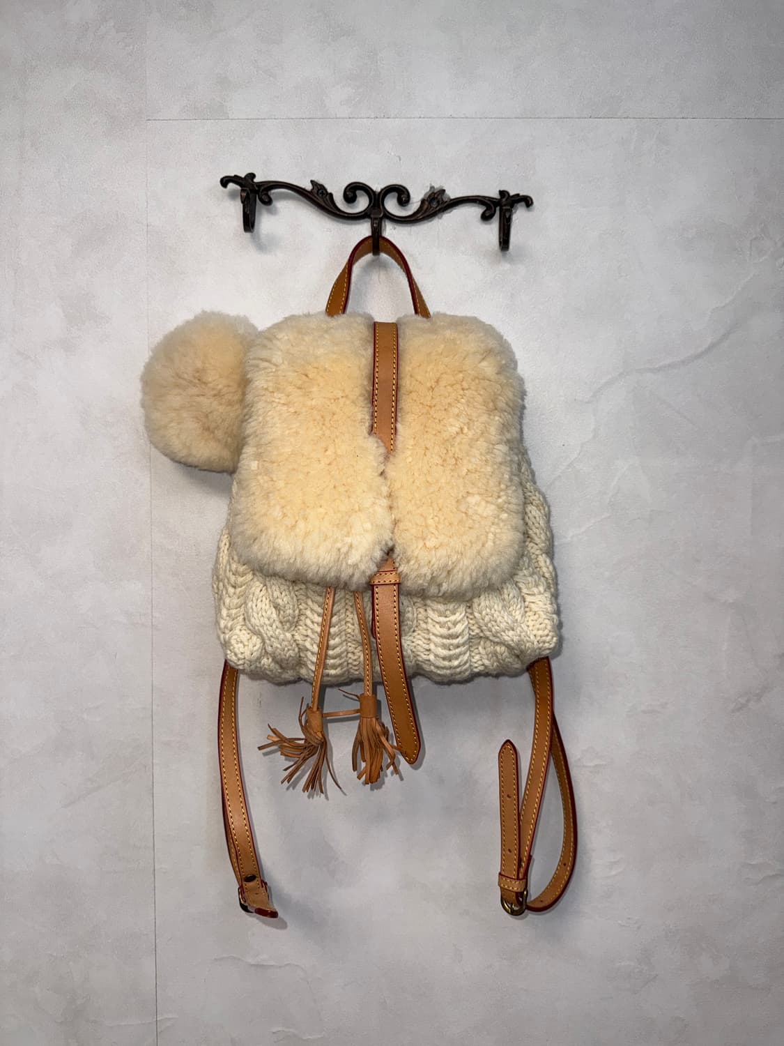 Ivory lamb fur wool knit backpack 상품이미지1