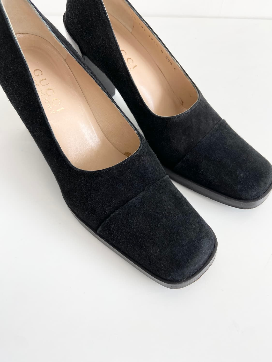 구찌 스퀘어토 스웨이드 펌프스  상품이미지3