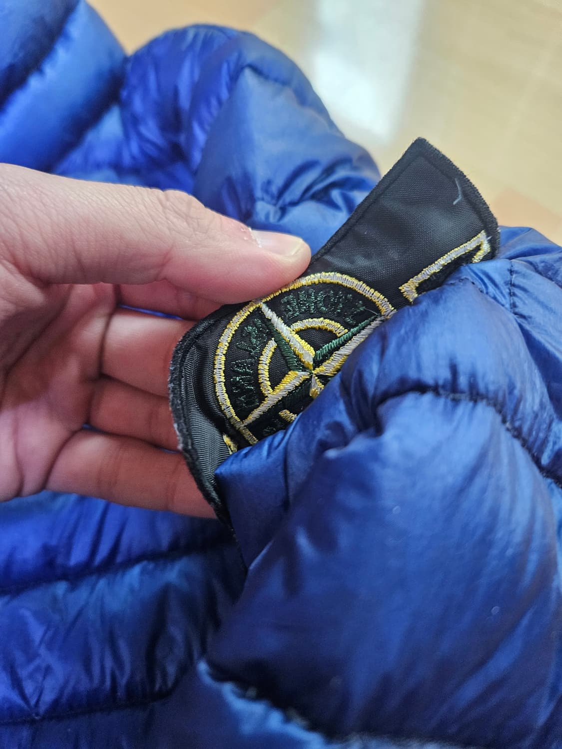 정품) 스톤아일랜드 가먼트다이 구스다운 경량 패딩 s사이즈 상품이미지4