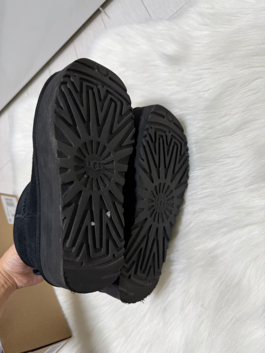 Ugg 스웨이드 레더 미니 플랫폼 블랙6사이즈  상품이미지5
