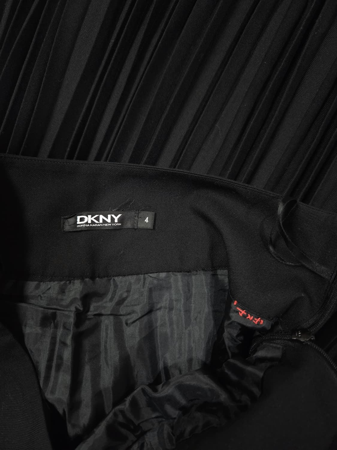 DKNY 블랙 심플 플리츠 스커트 상품이미지5