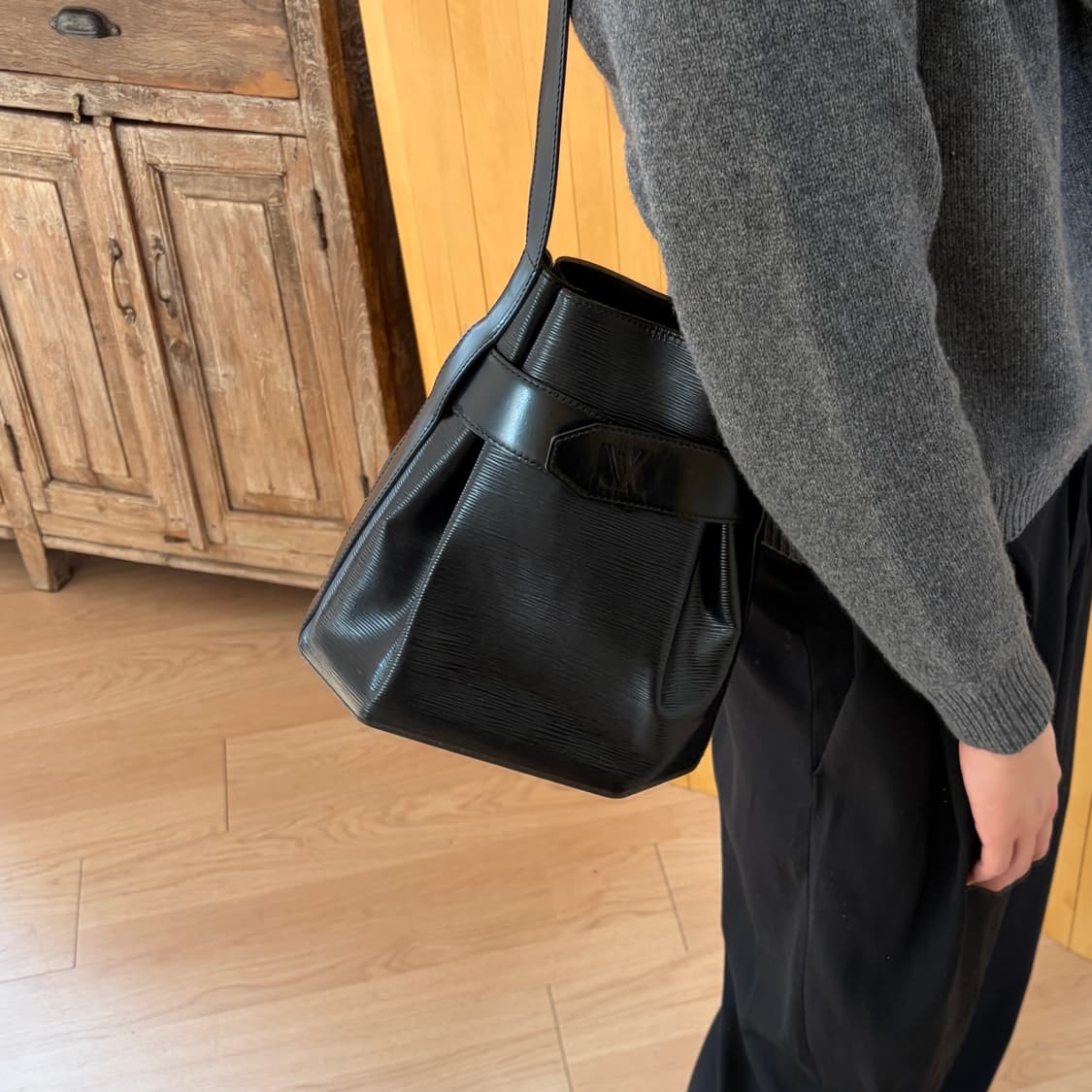 루이비통 에삐 삭데폴 숄더백 상품이미지2