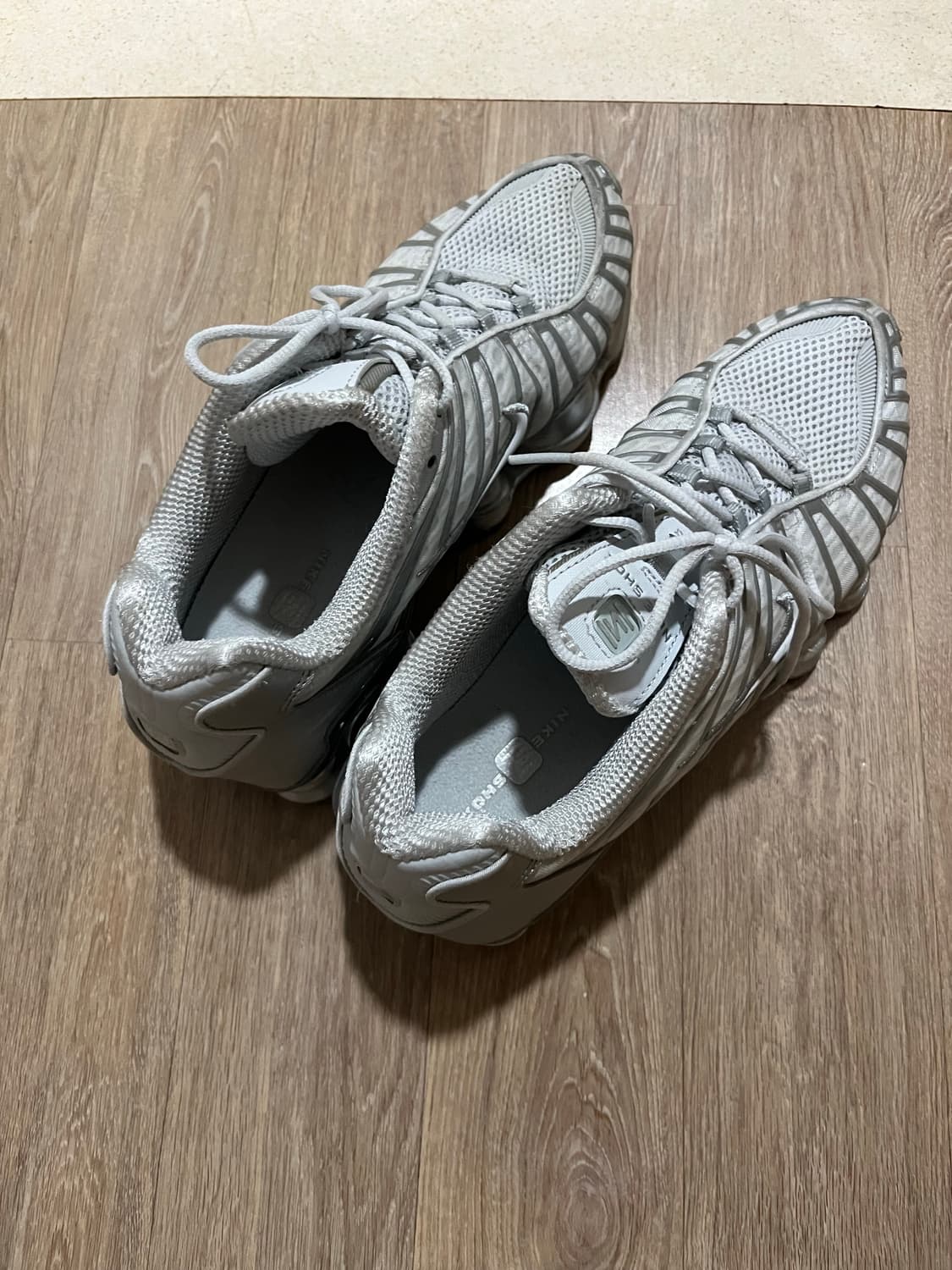 나이키 샥스tl 퓨어 플래티넘 앤 메탈릭 실버 265 상품이미지4