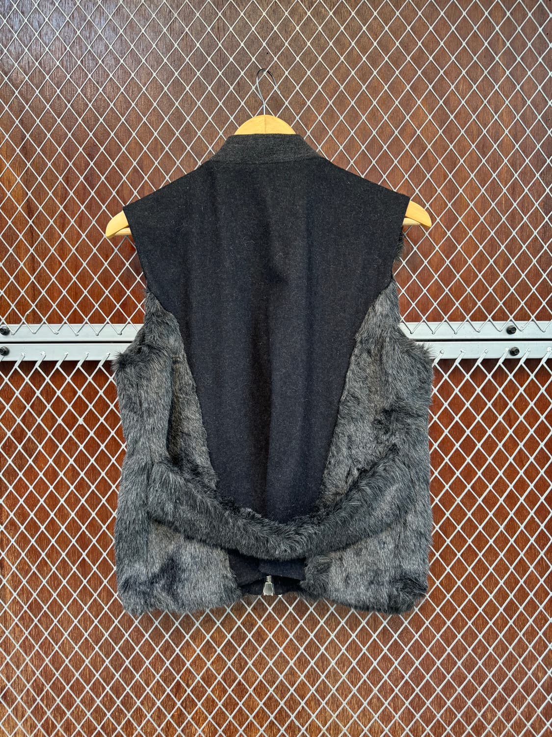 Johnny hates Jazz 쟈니헤잇재즈 퍼 트리밍 모직 집업 베스트 상품이미지4