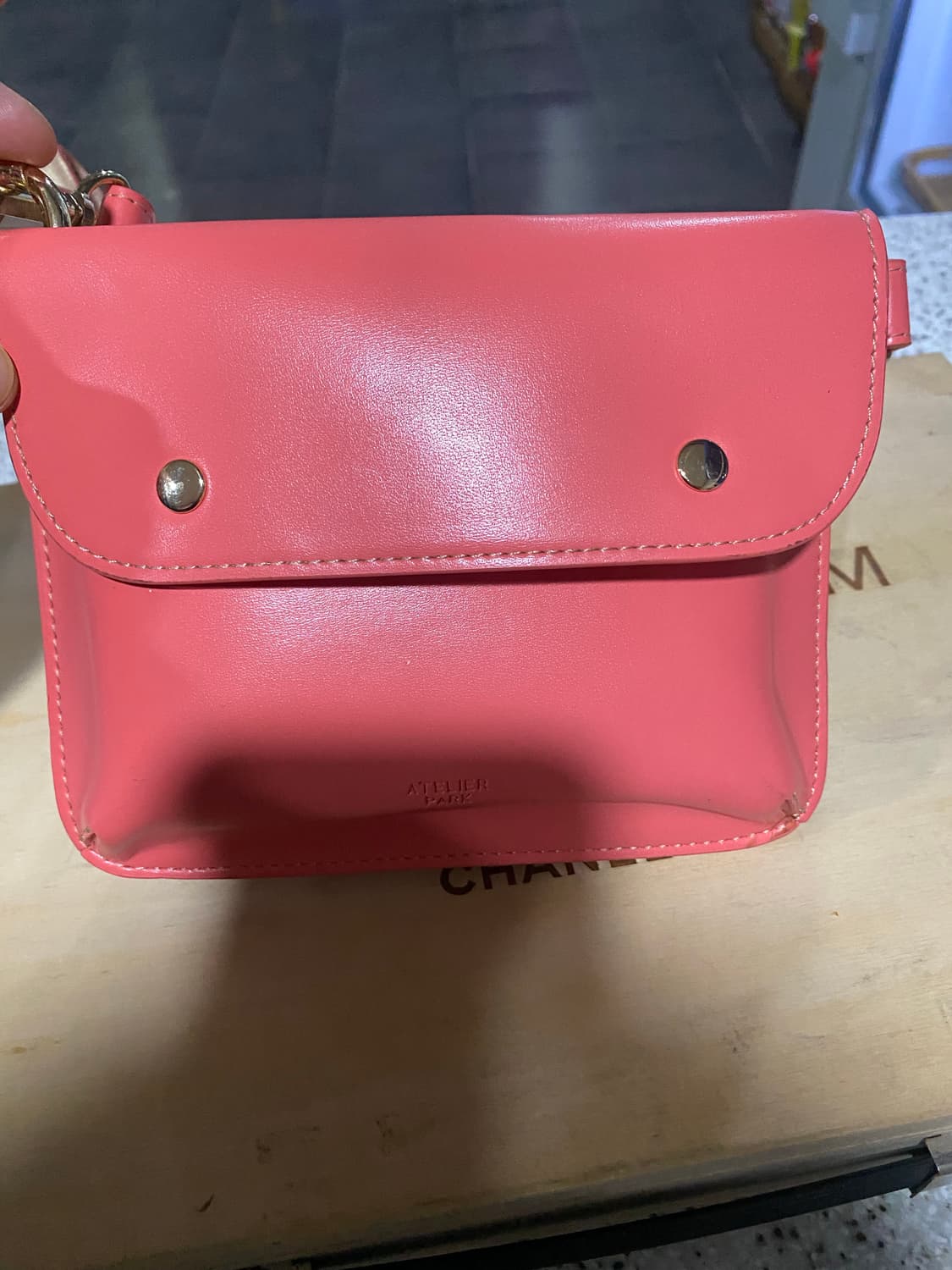 아틀리에 파크 미니 크로스백 코랄 핑크 상품이미지1