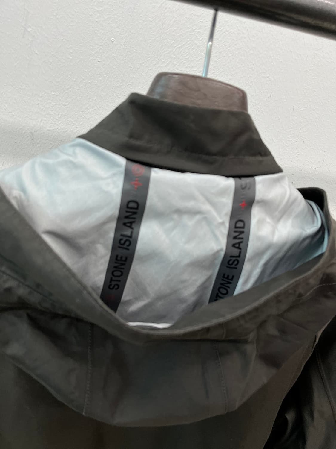 100) 스톤아일랜드 마리나 후드 레인자켓  상품이미지7
