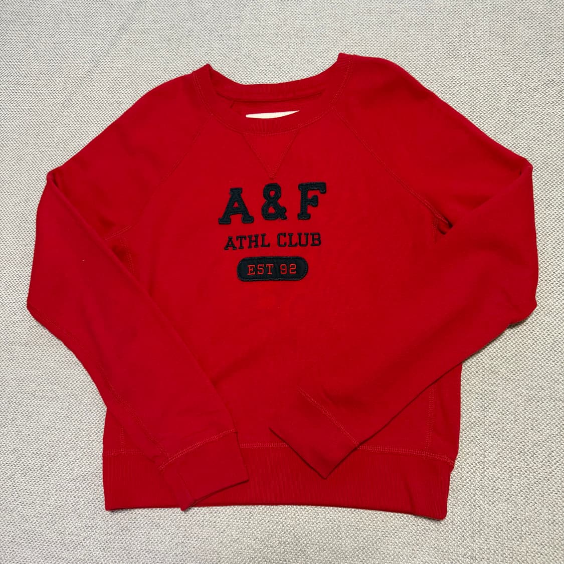 아베크롬비 A&F 레드 맨투맨 상품이미지1