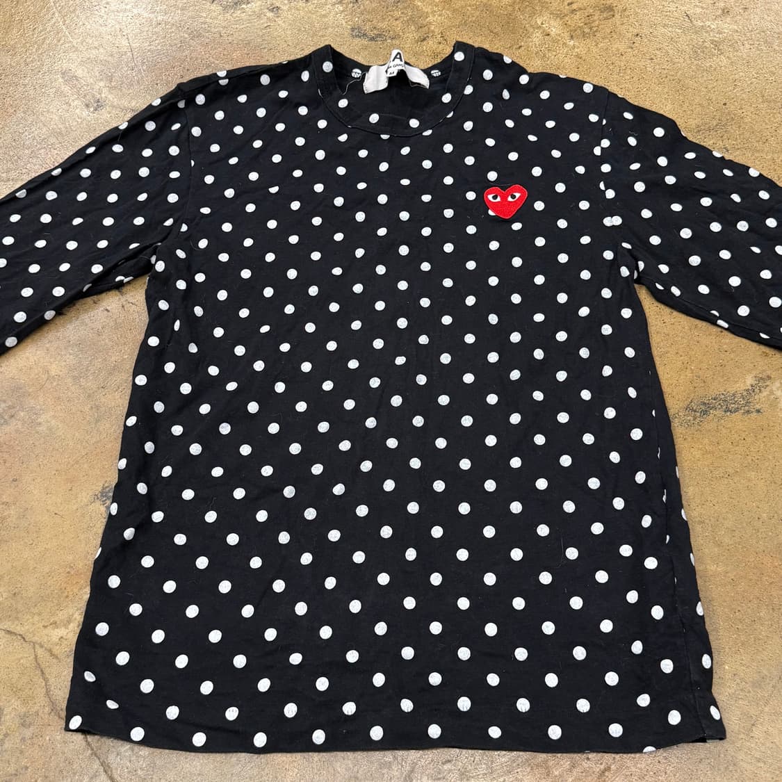 꼼데가르송 도트 블랙 레드 와펜 롱슬리브 긴팔티 상품이미지3