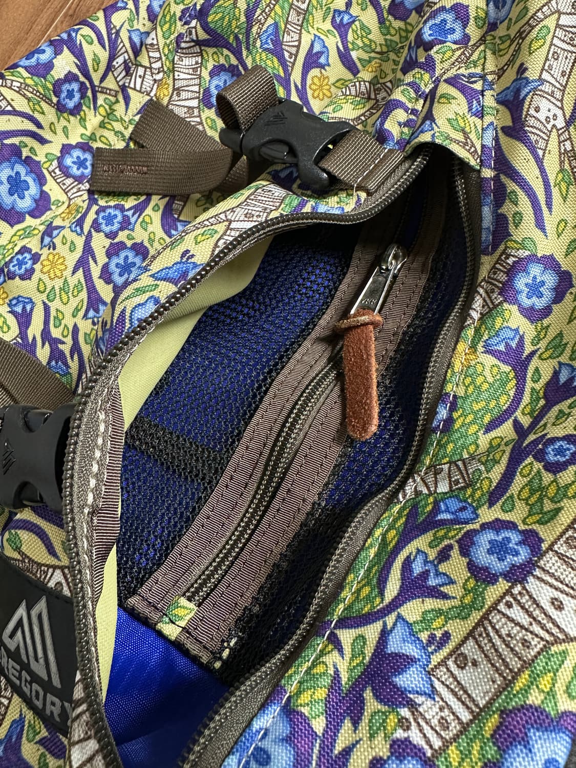 그레고리 벙갈루 패턴 슬링백 리미티드 에디션 상품이미지9