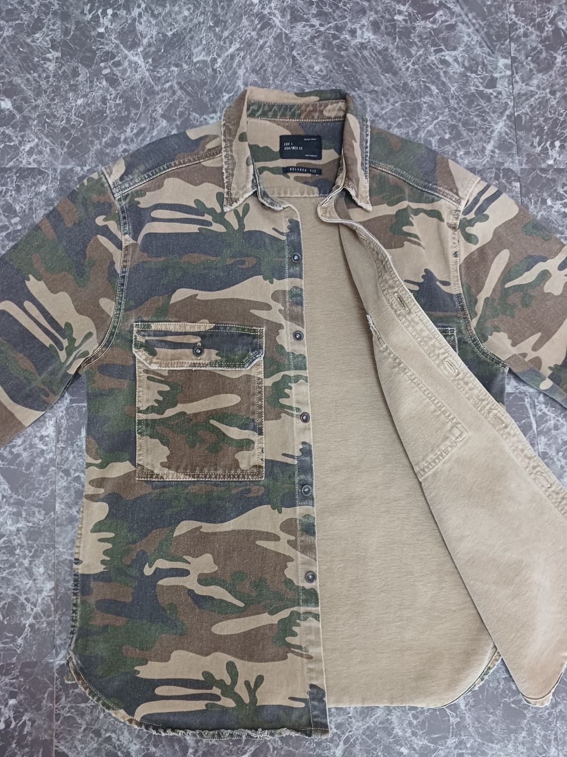 자라(ZARA) 카모플라주 셔츠 L
 상품이미지3