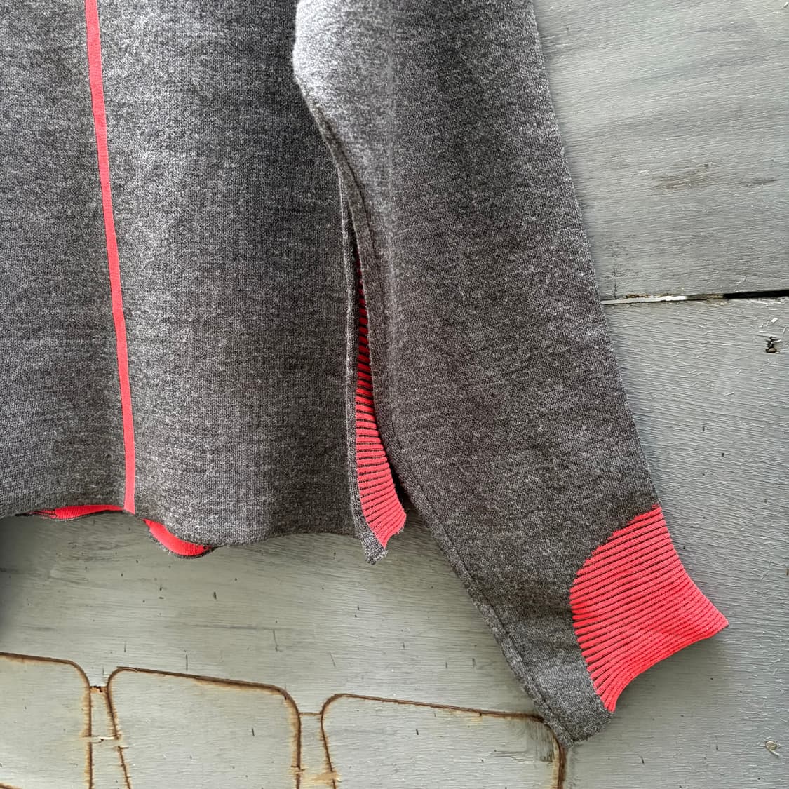 히로코 코시노 트렁크 레드 스트라이프 그레이 니트 집업 상품이미지7