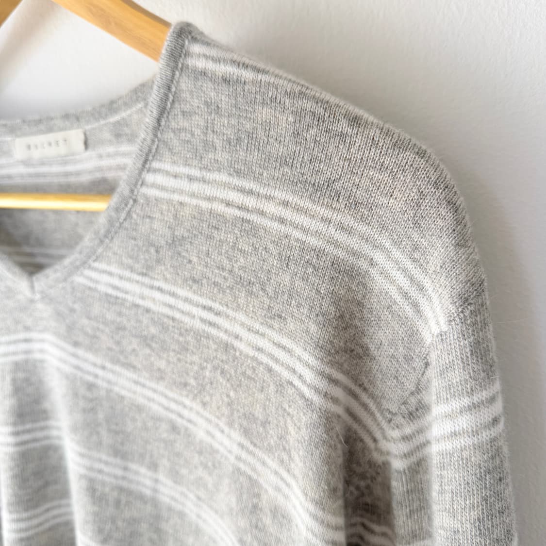 Lepvonj 레프본 스트라이프 브이넥 여름니트 그레이 상품이미지4
