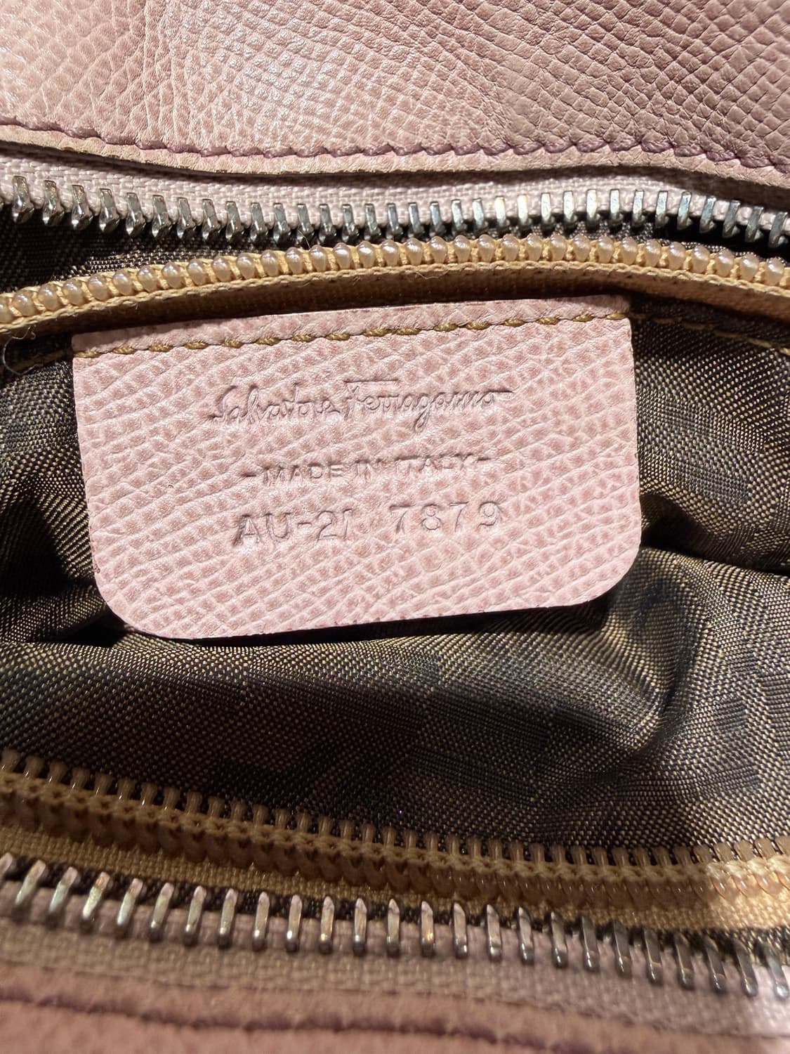 페레가모 간치니 버클 레더 숄더백 상품이미지5