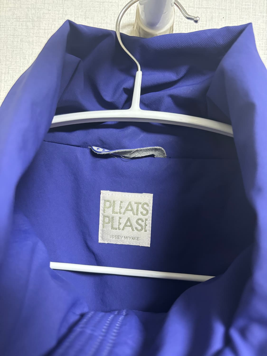 PLEATS PLEASE ISSEY MIYAKE 하이넥 버튼 롱 코트 상품이미지4