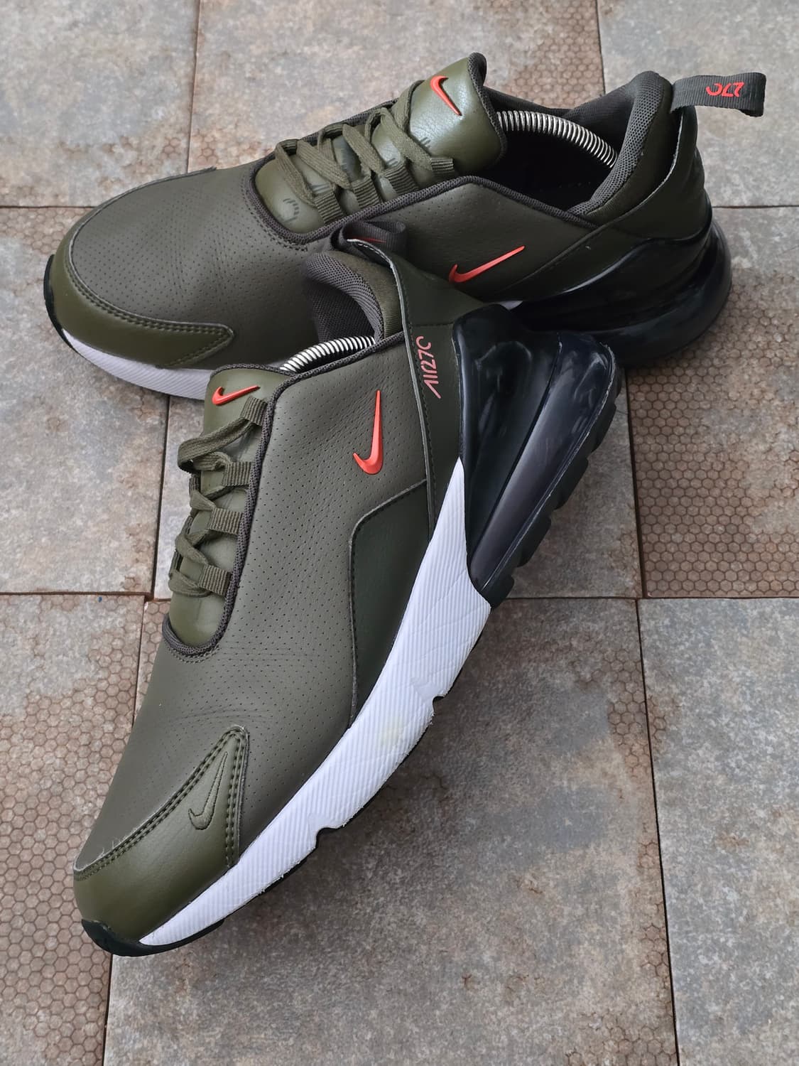 (265)나이키 에어맥스 270 프리미엄 레더 올리브 상품이미지3
